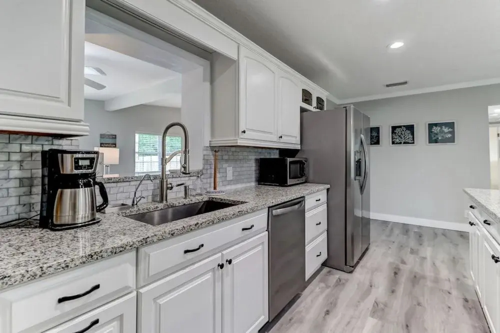 Private Pool Oasis, Walking Distance to the Beach