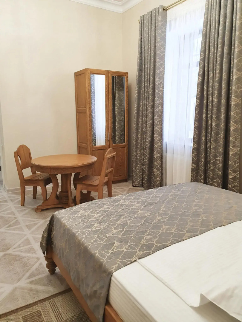 Anna and King  (on Zheleznodorozhnoy)