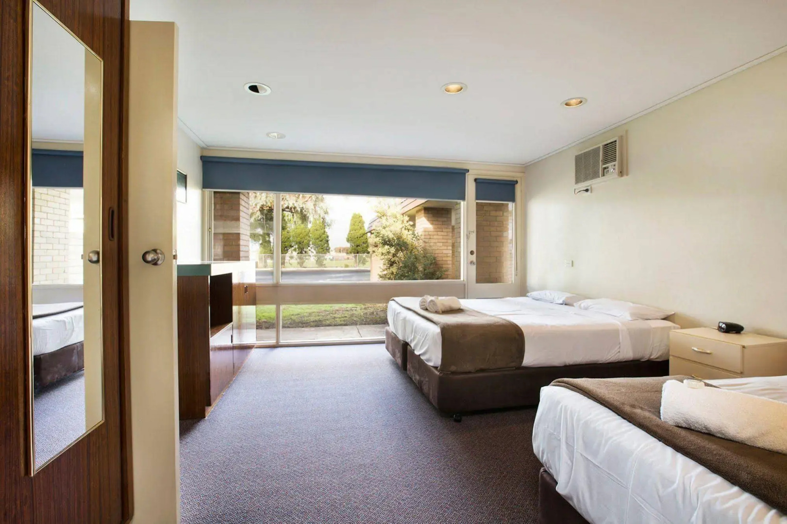 Nightcap at Gateway Hotel