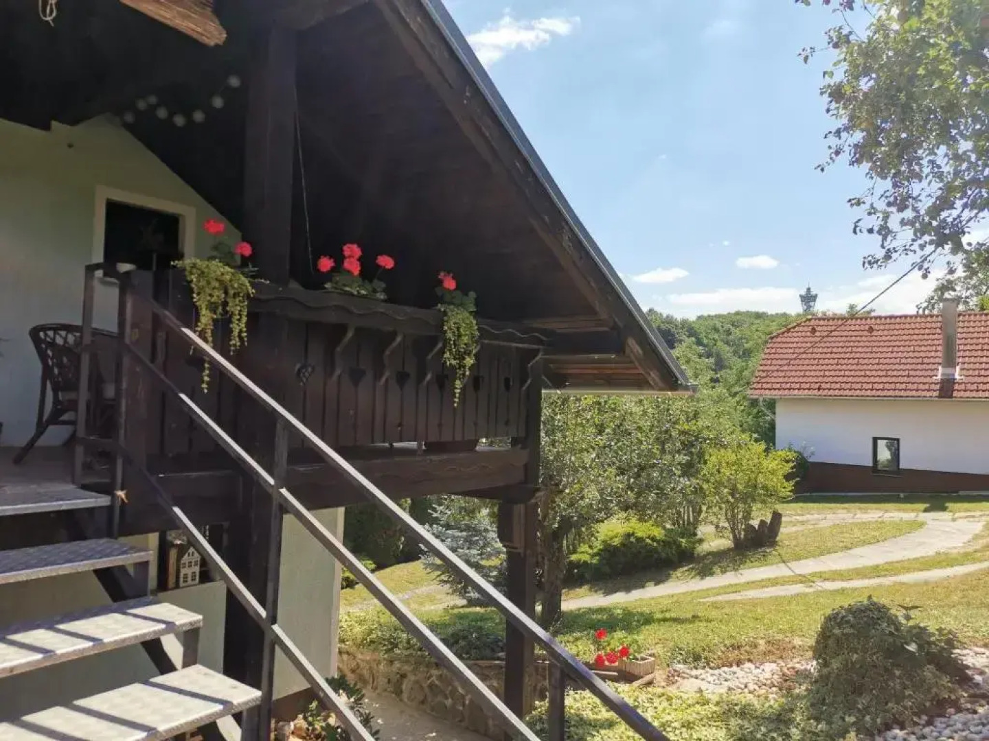 Apartma med vinogradi