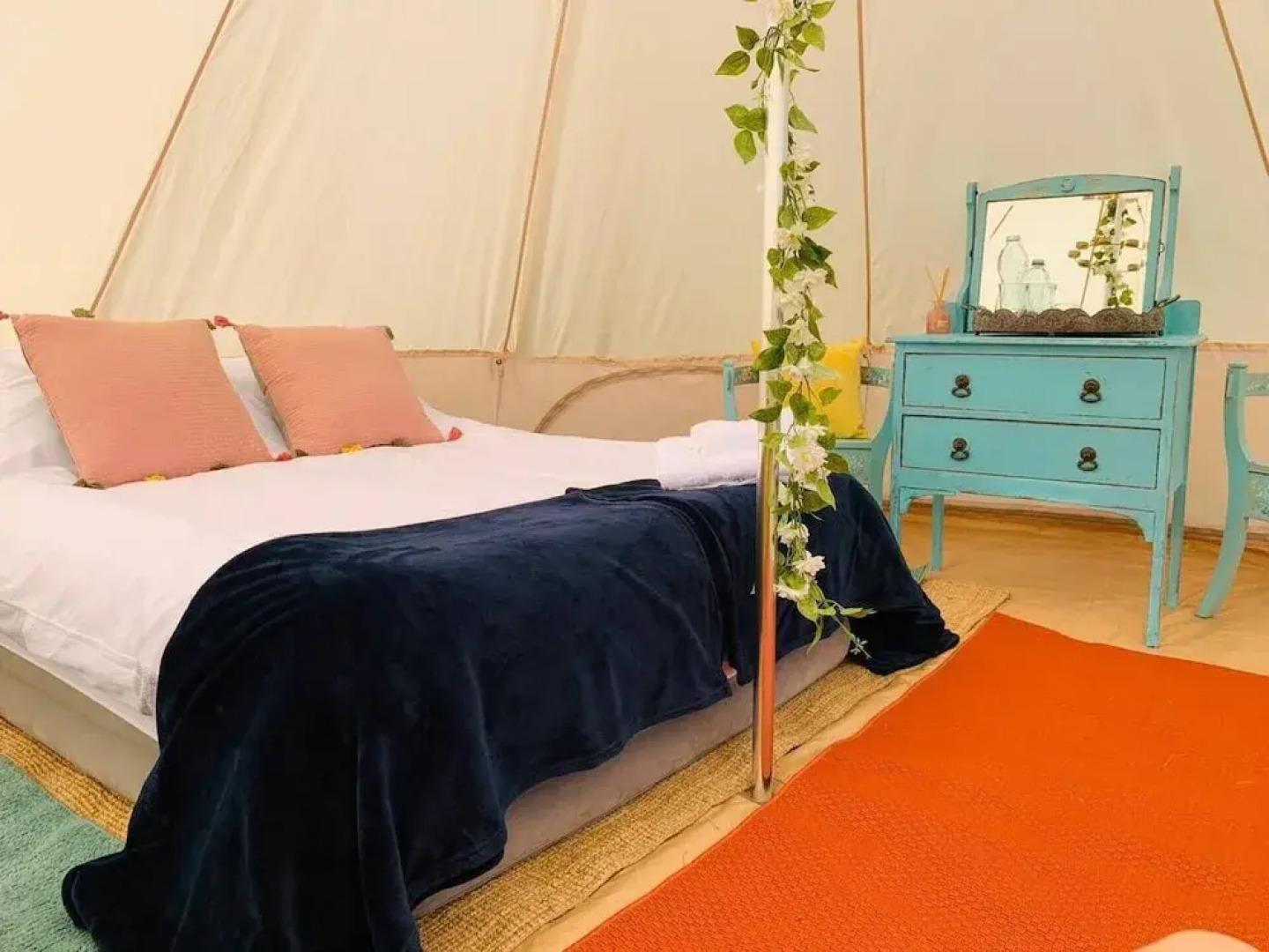 Private Glamping in a Vintage Caravan & Bell Tent
