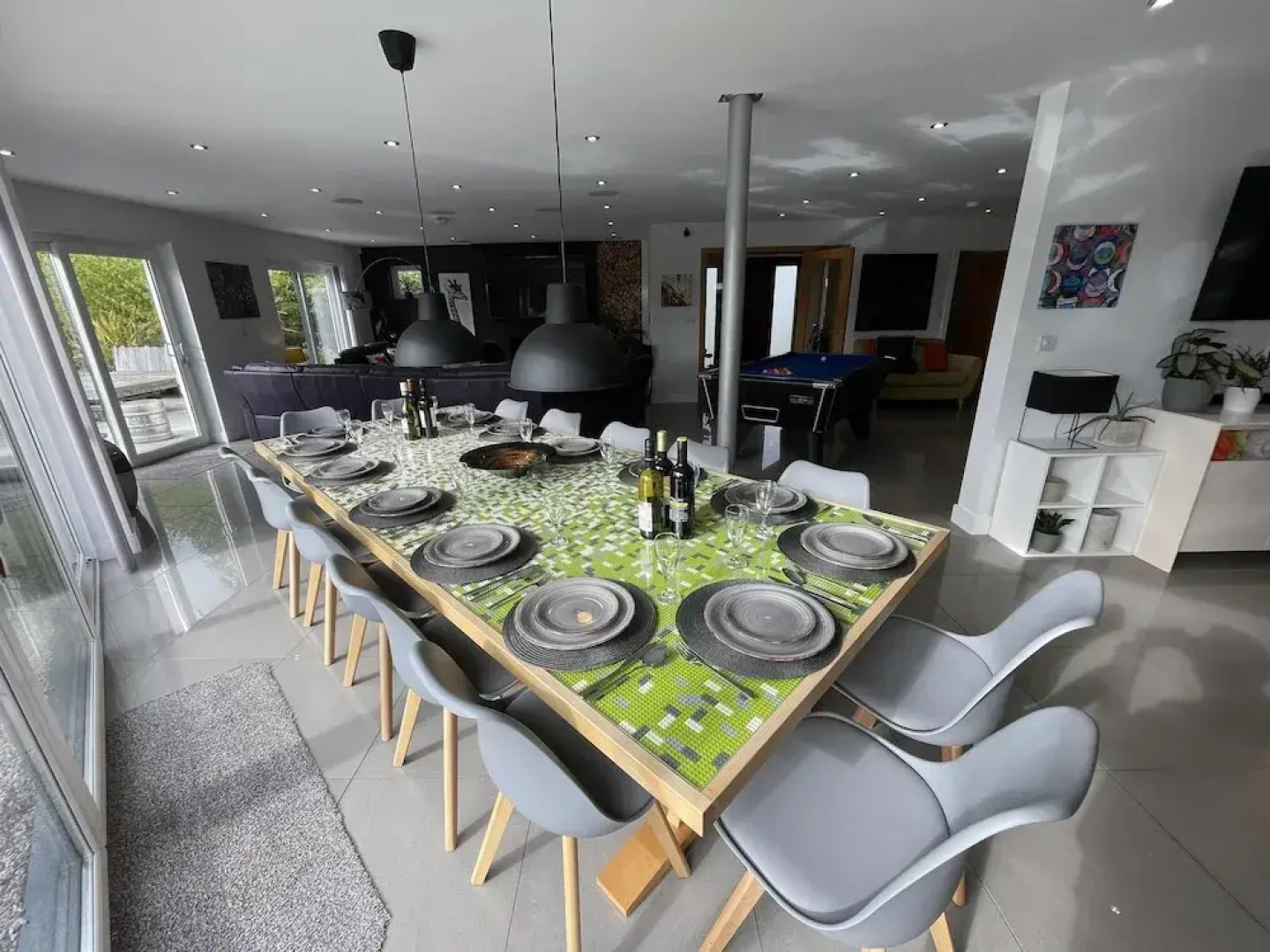 5 Bed House-sleeps 14-hot Tub-bar-garden-parking