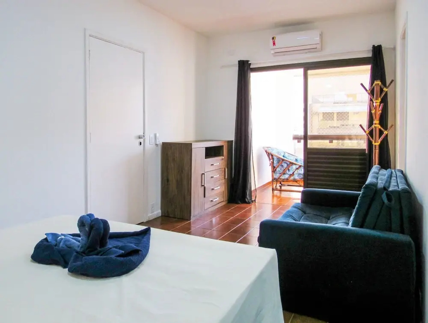 Apto a 200 m da Praia das Pitangueiras-guaruj SP