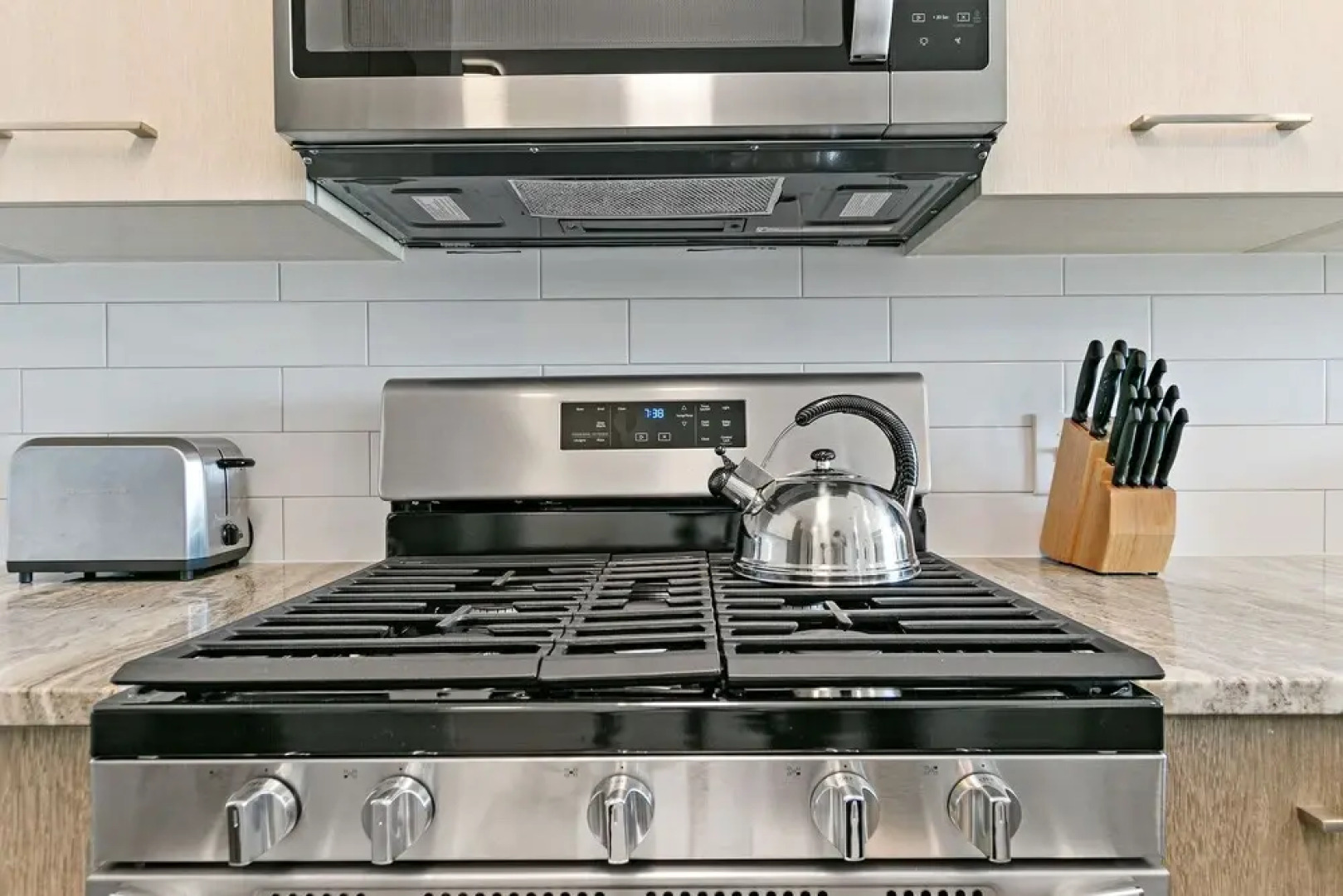 Modern Living 1BR in Warrenville