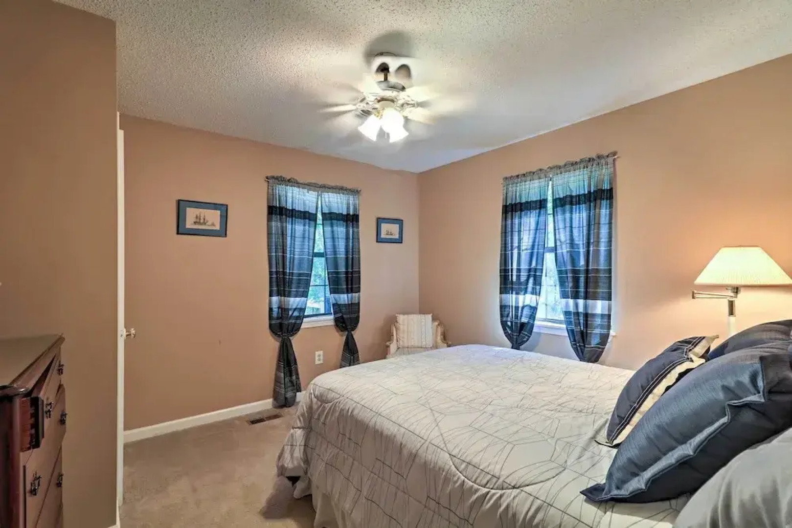 Lakefront Cottage w/ Private Hot Tub!