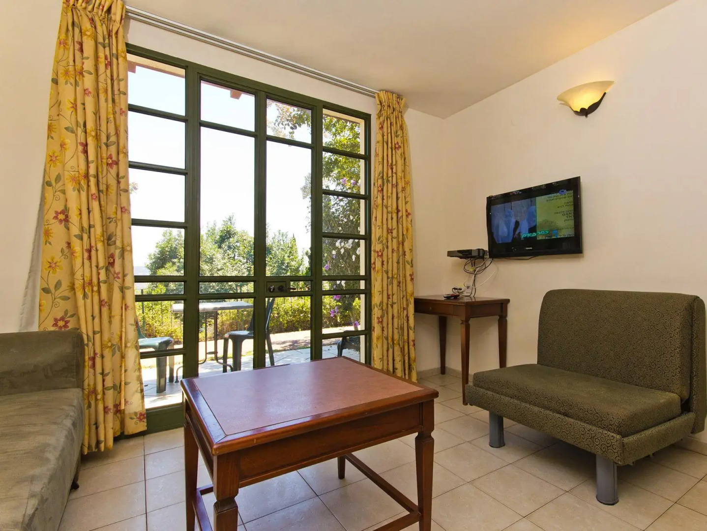 Shoresh Green Hills Family Suites Hotel