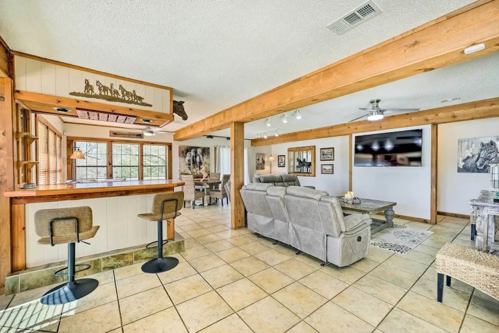 Private Pool: Lakefront Home in Hot Springs!