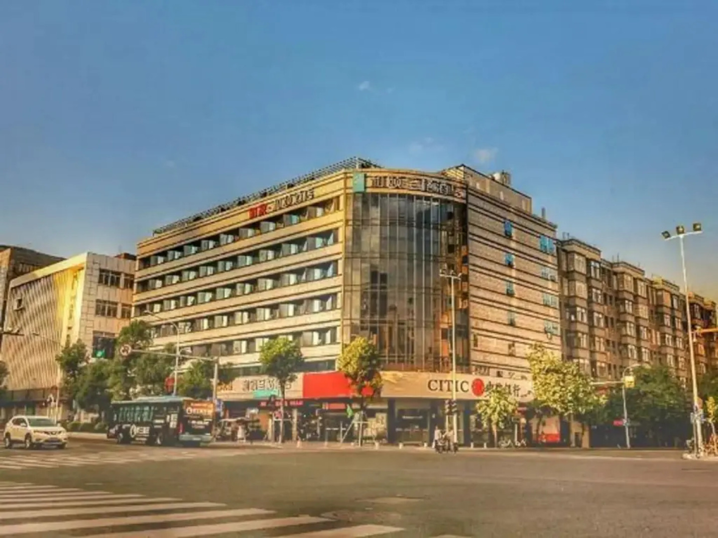 Yitel Trend (Fuzhou Guping Road Provincial Government Pingshan Metro Station)