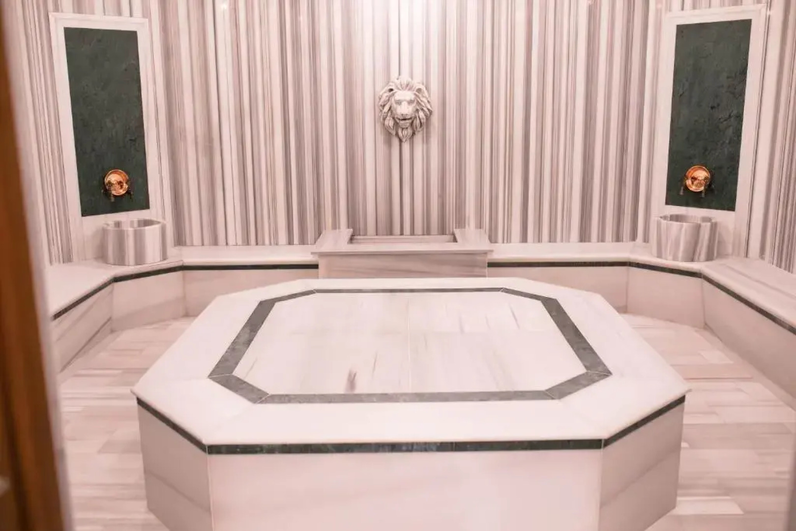 Mourouj Gloria White Palace Hotel & SPA