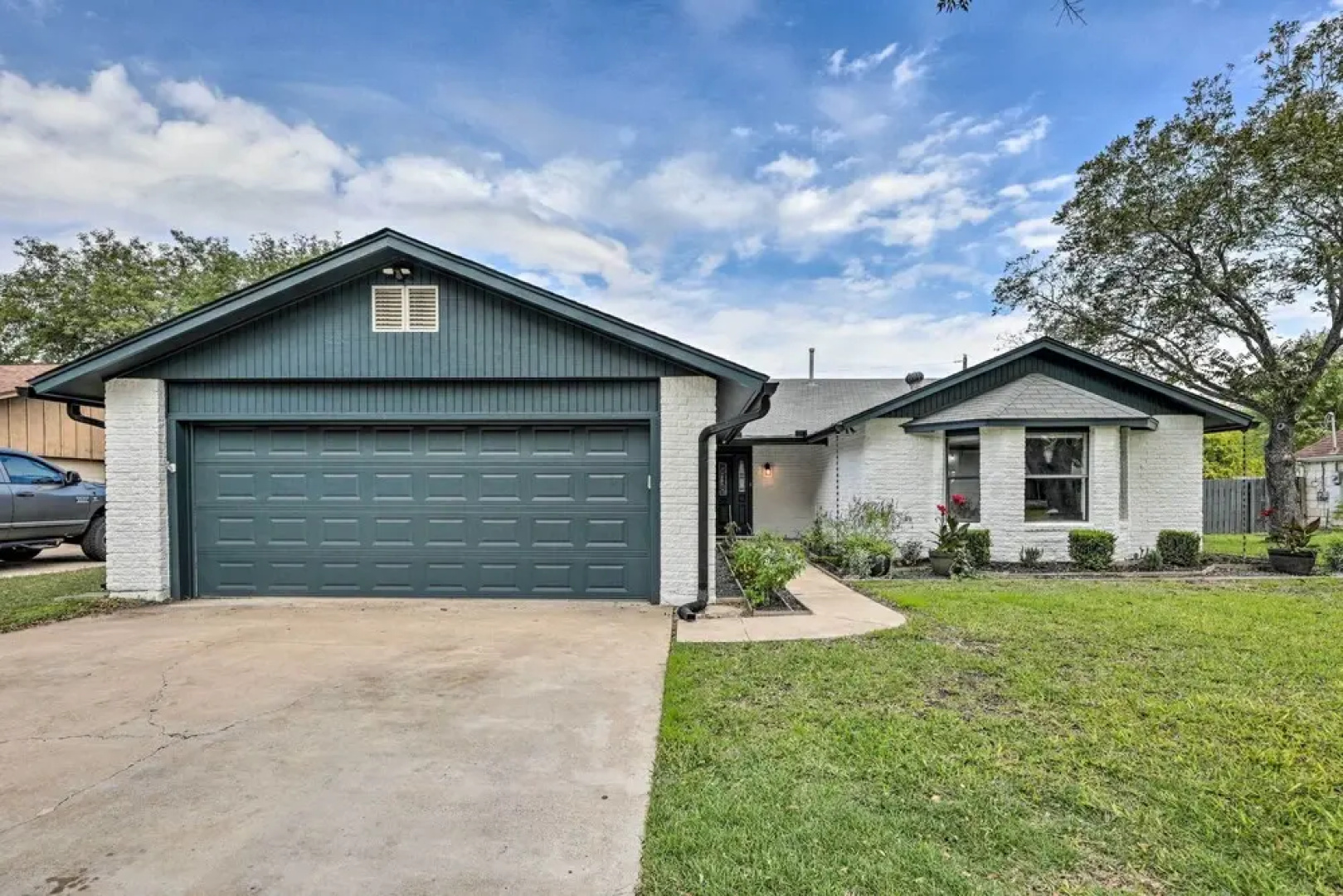 Pet-friendly Lockhart Home w/ Private Yard!
