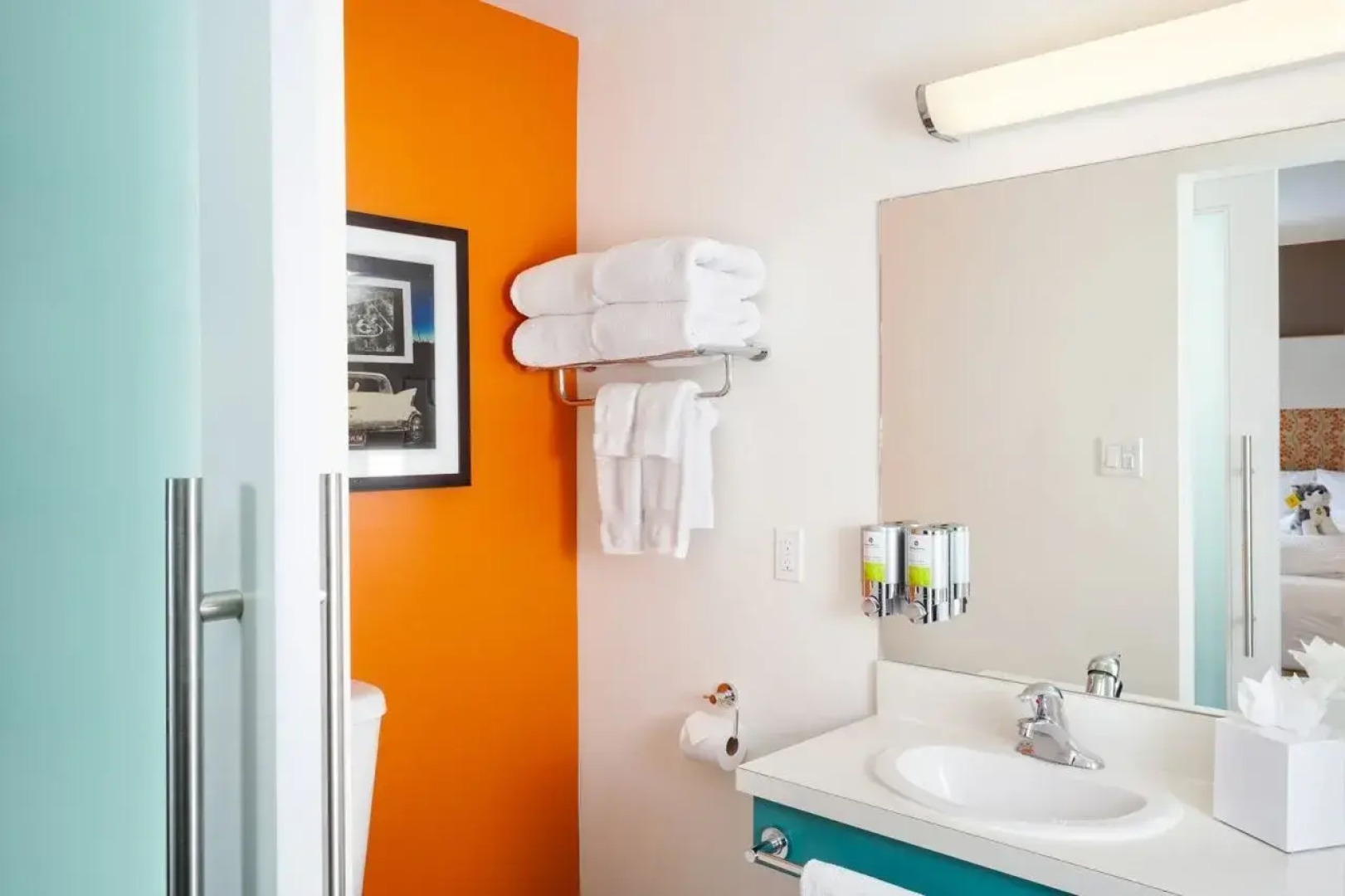 Staypineapple, University Inn, University District Seattle