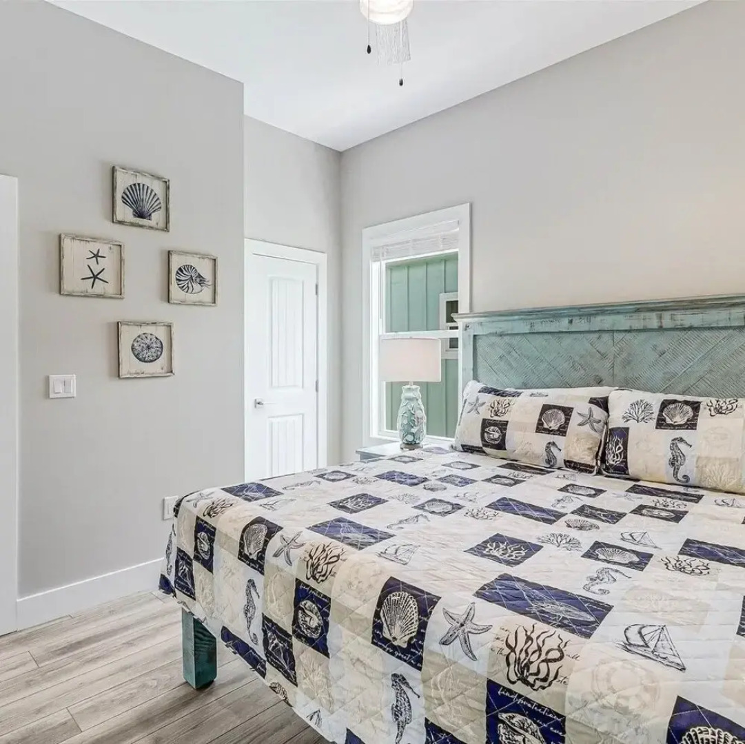 Under The Sea Sp107 4 Bedroom Home by RedAwning