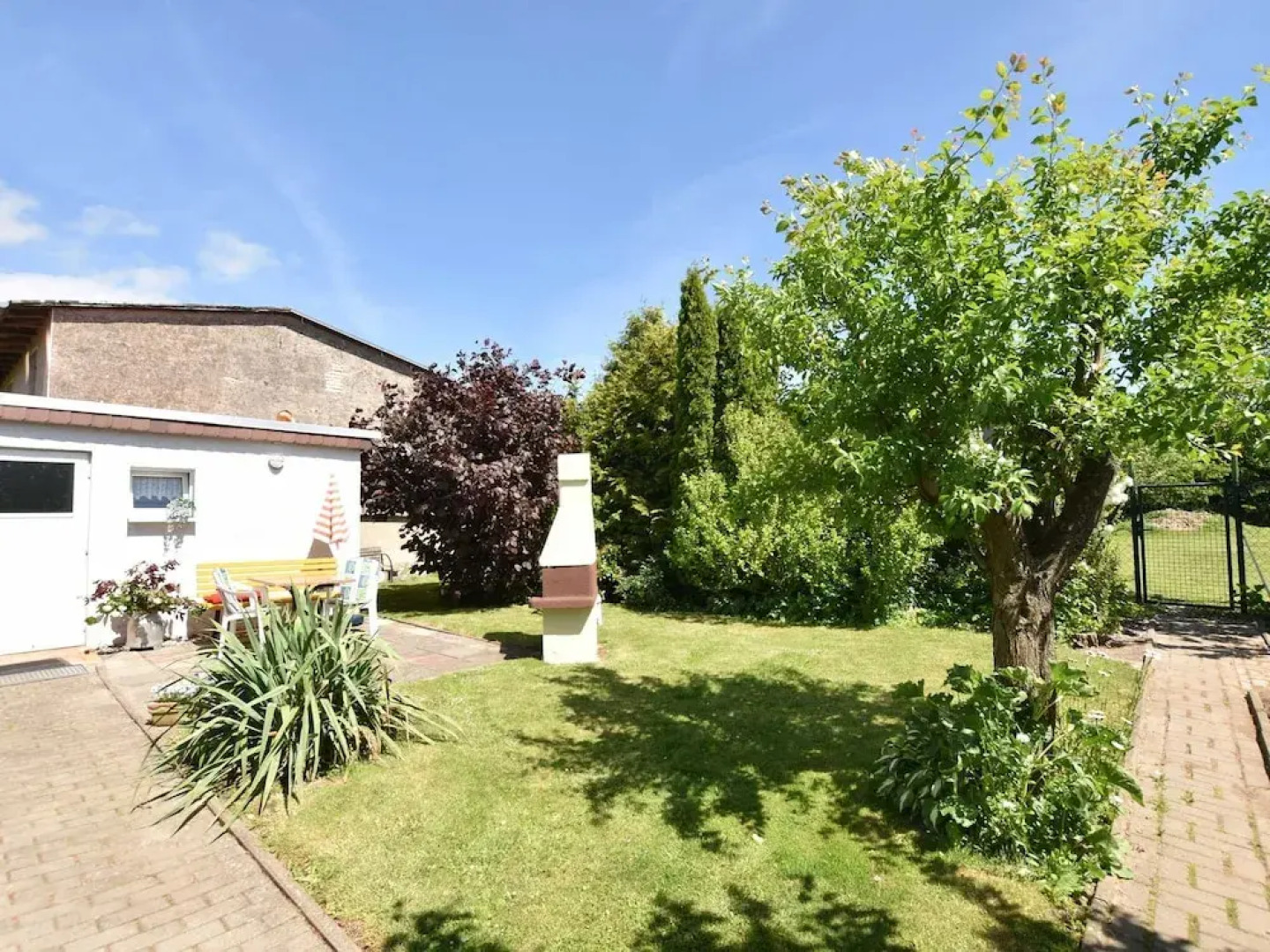 Quaint Bungalow in Stove near the Beach