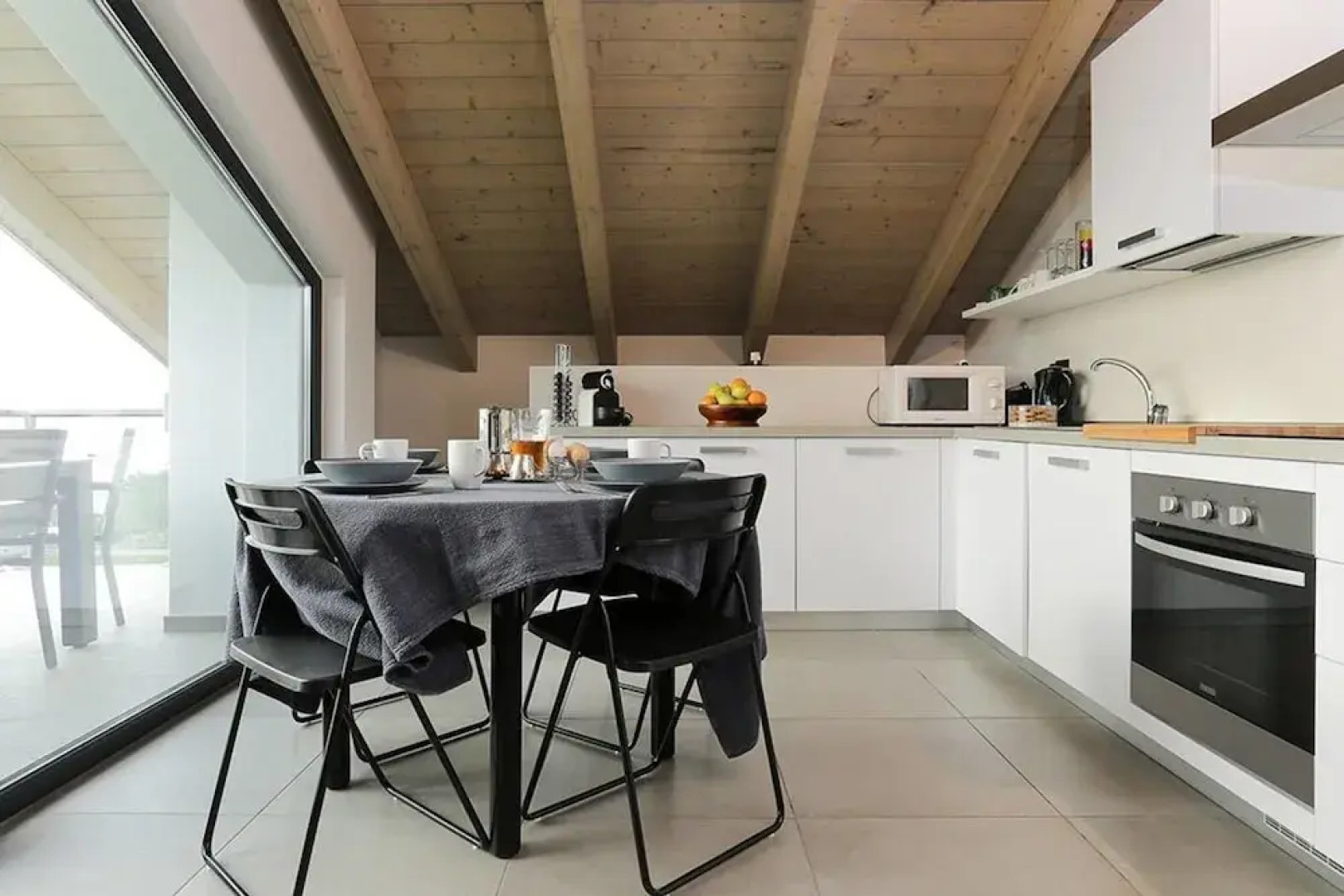 Stunning Family Friendly Italian Lakes 3 bed Villa With Pool, Wifi, Bbq, Lake Views