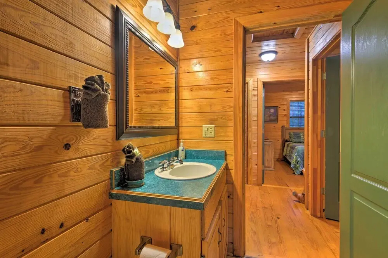 Hochatown Hideaway w/ Hot Tub, Grill & Fire Pit!