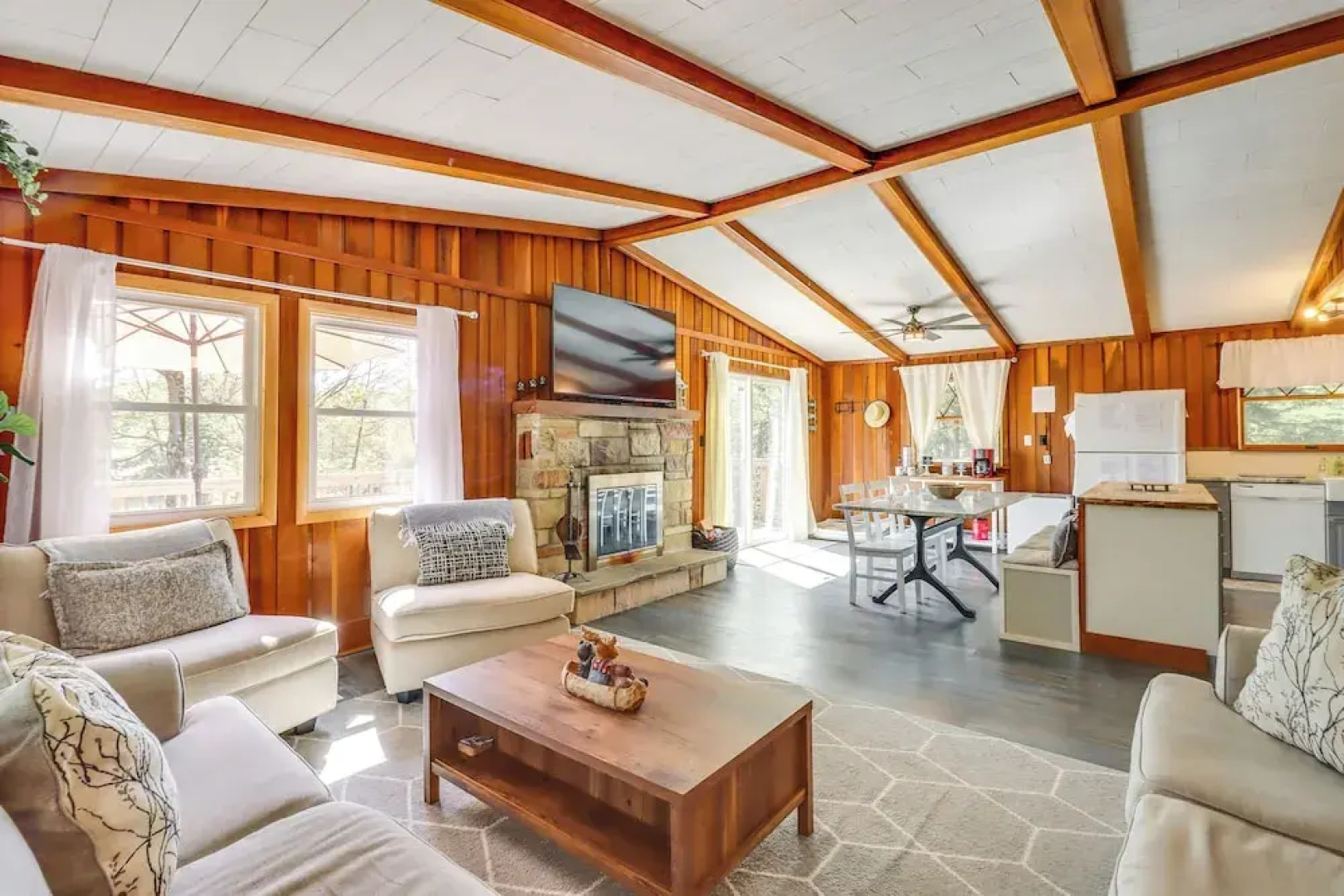 Swim Dock & Game Room: Lakefront Poconos Cabin!