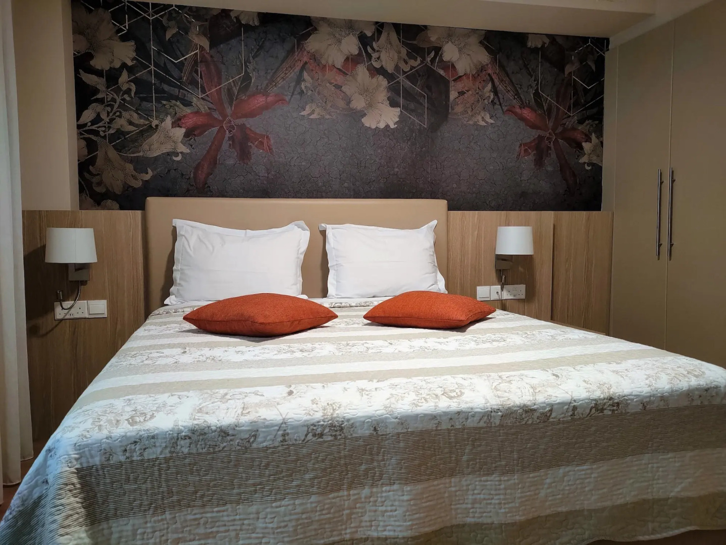 Almond Business Hotel