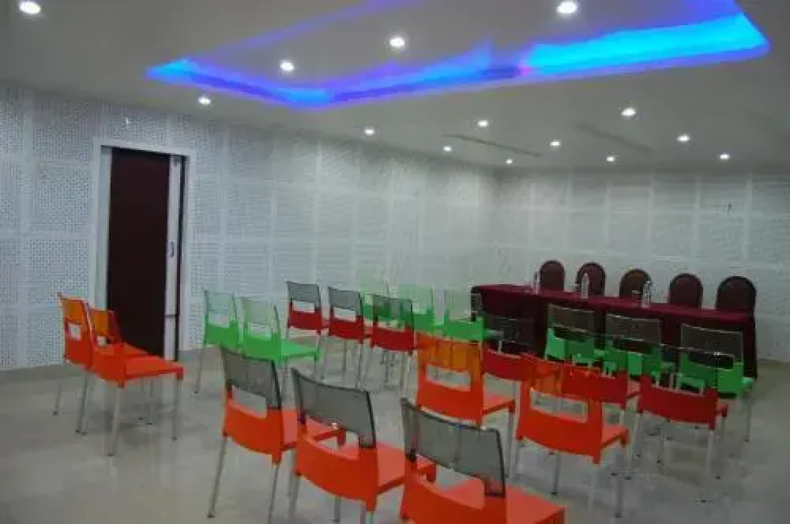 Hotel Monarch Aachal