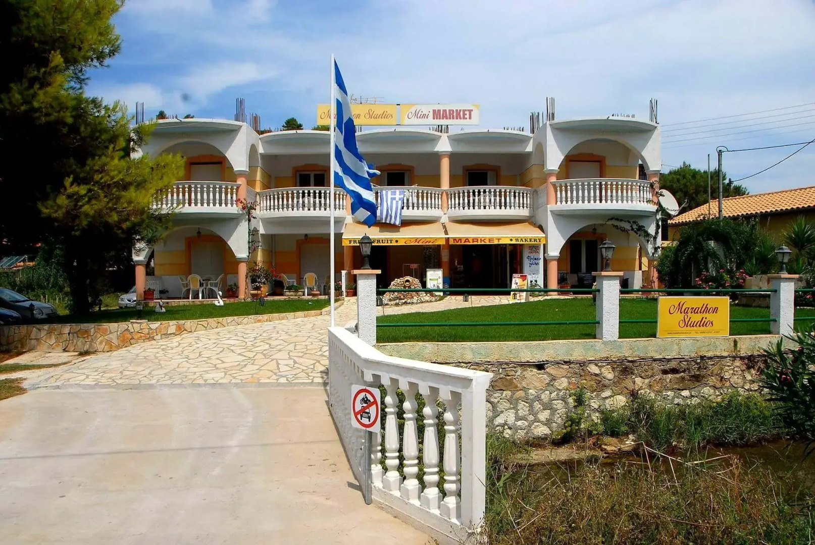 Marathon Studios & Apartments