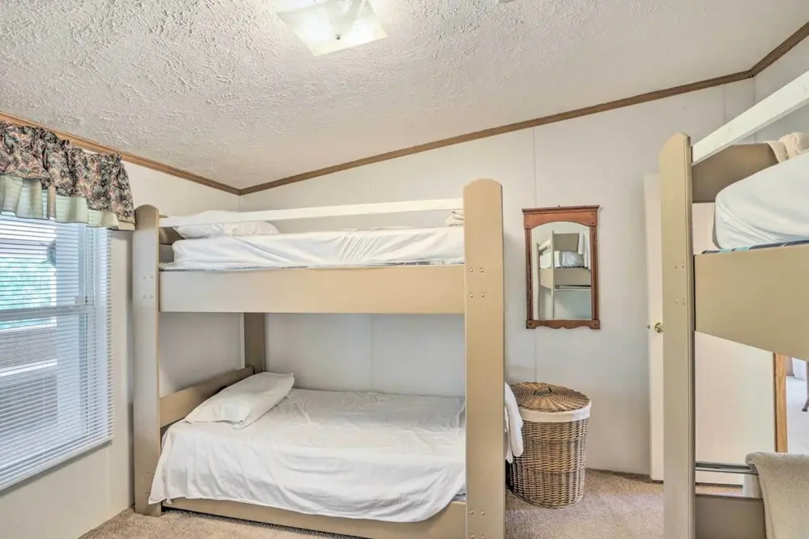 Bright Steinhatchee Home: Proximity to Ocean!