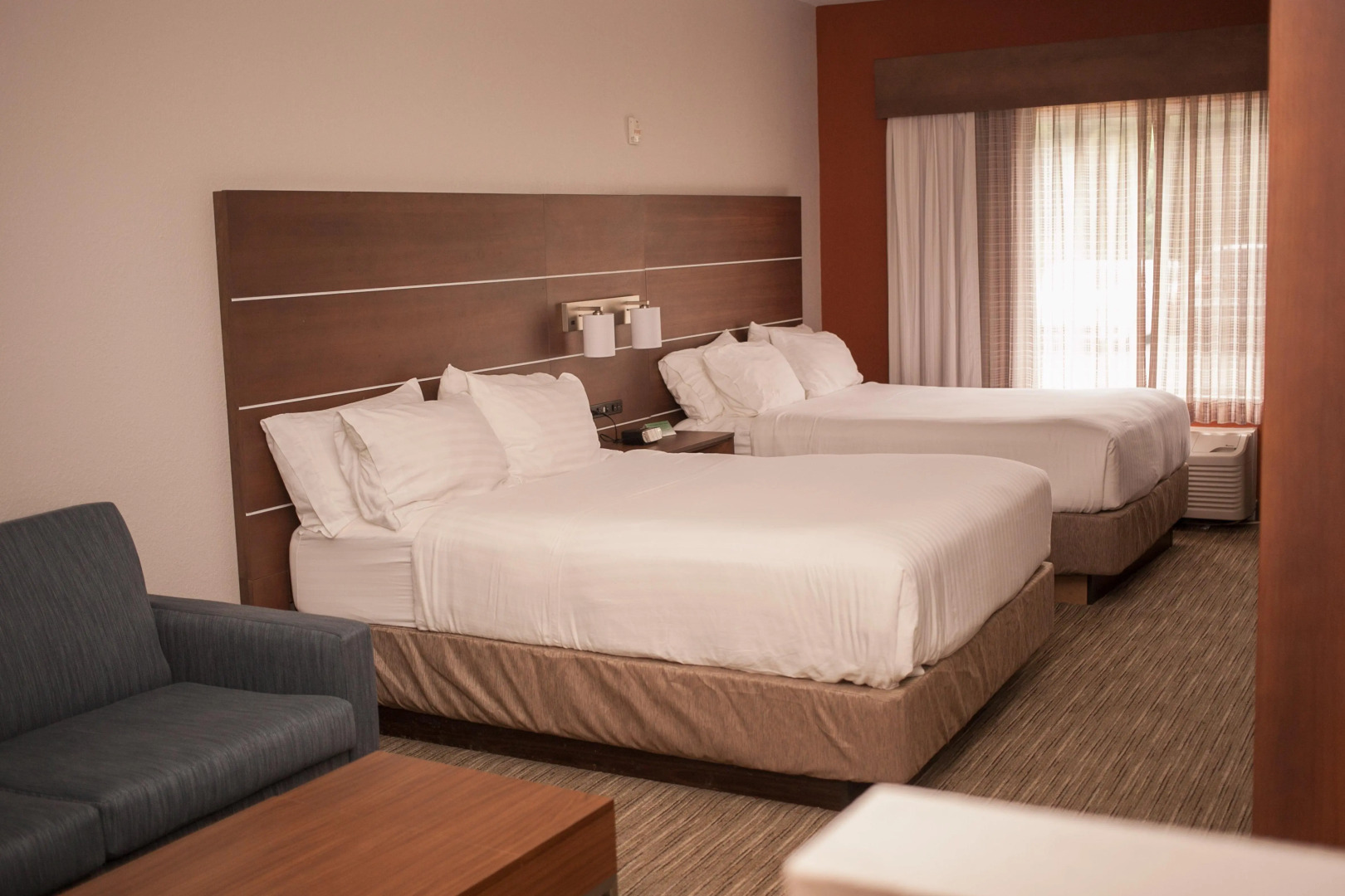 Holiday Inn Express Hotel & Suites by IHG