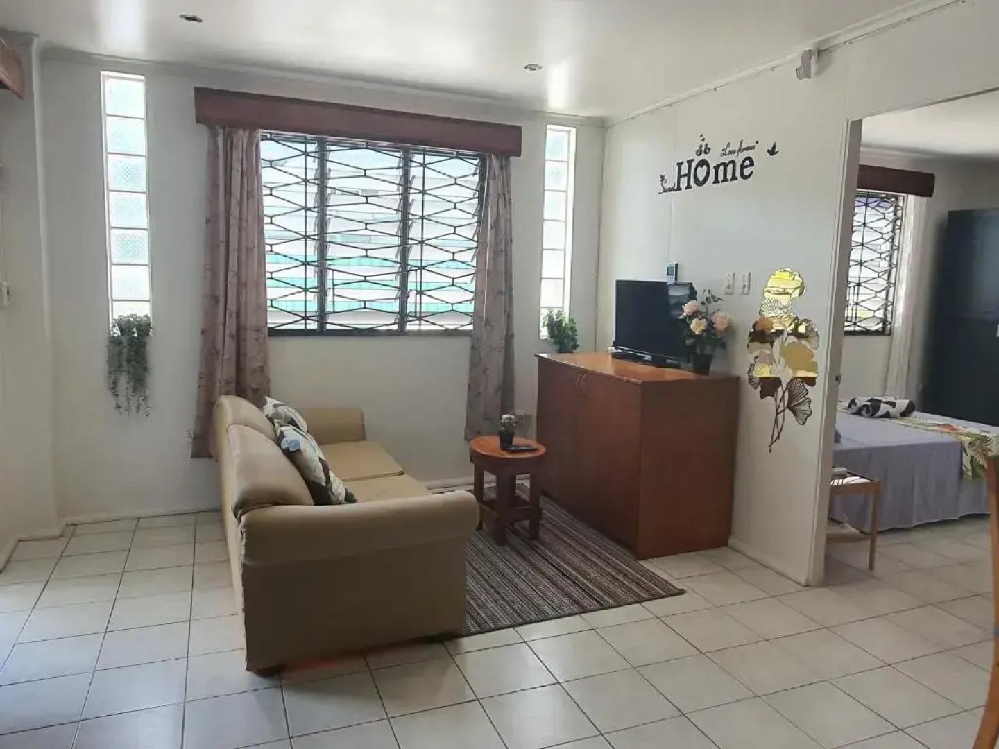 Cosy 2 bedroom unit with pool,Wifi parking