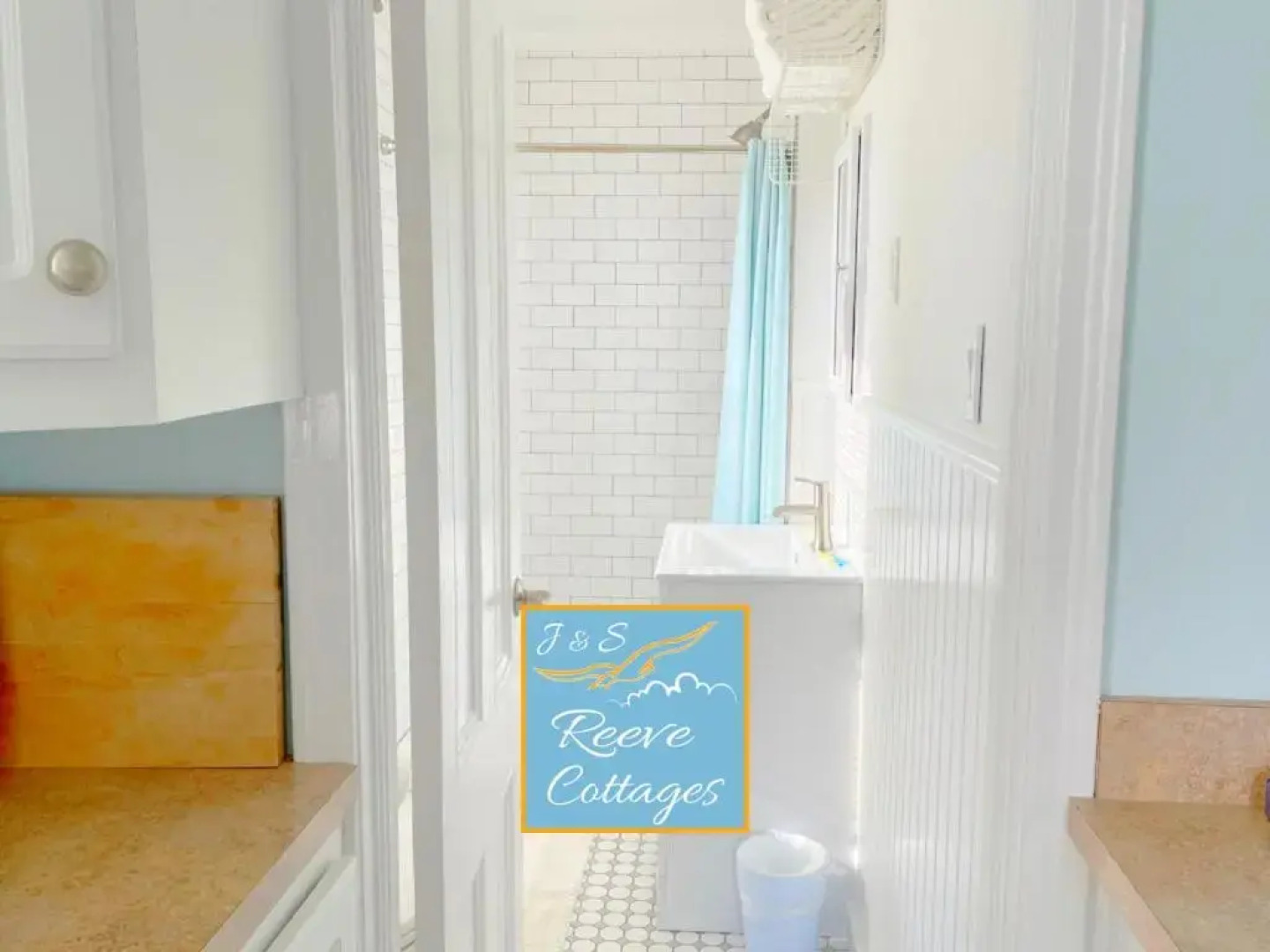 Premier Waterfront Cottage 2