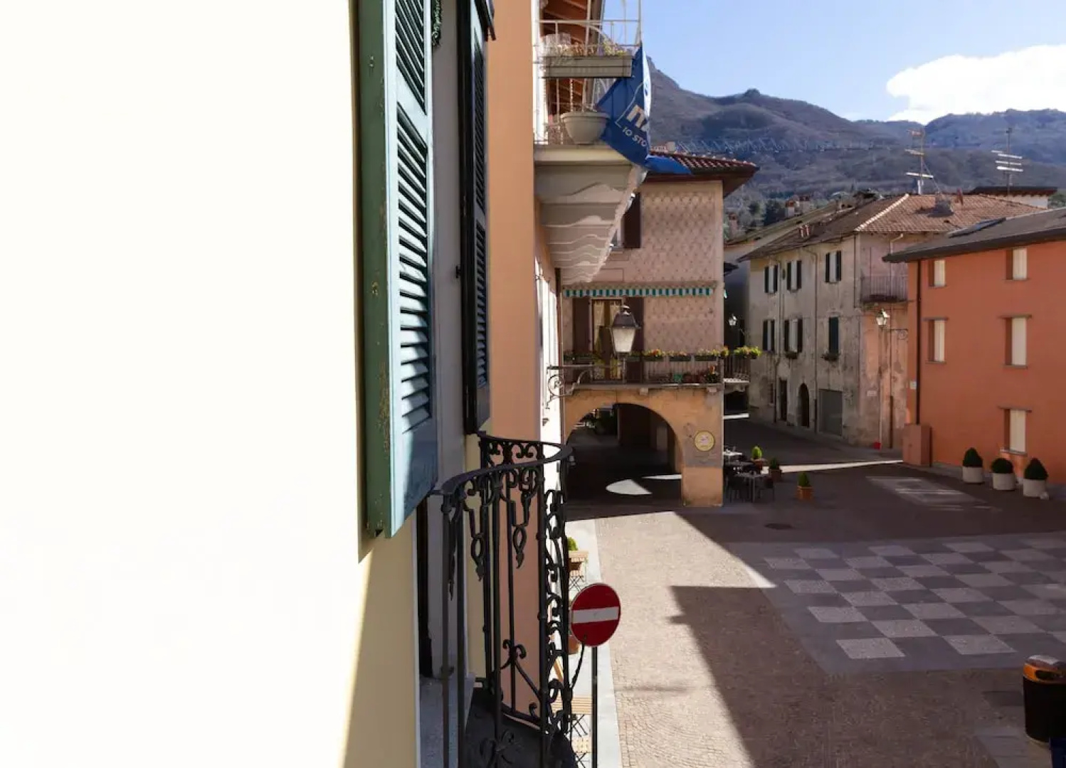 Mamma Ciccia Holiday Home - Lake Front Apartment