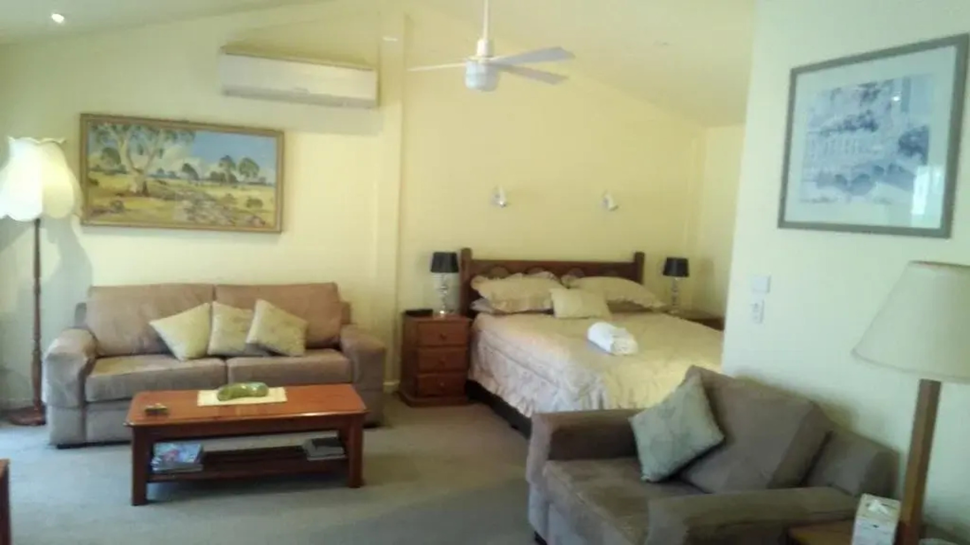 Courtsidecottage Bed and Breakfast