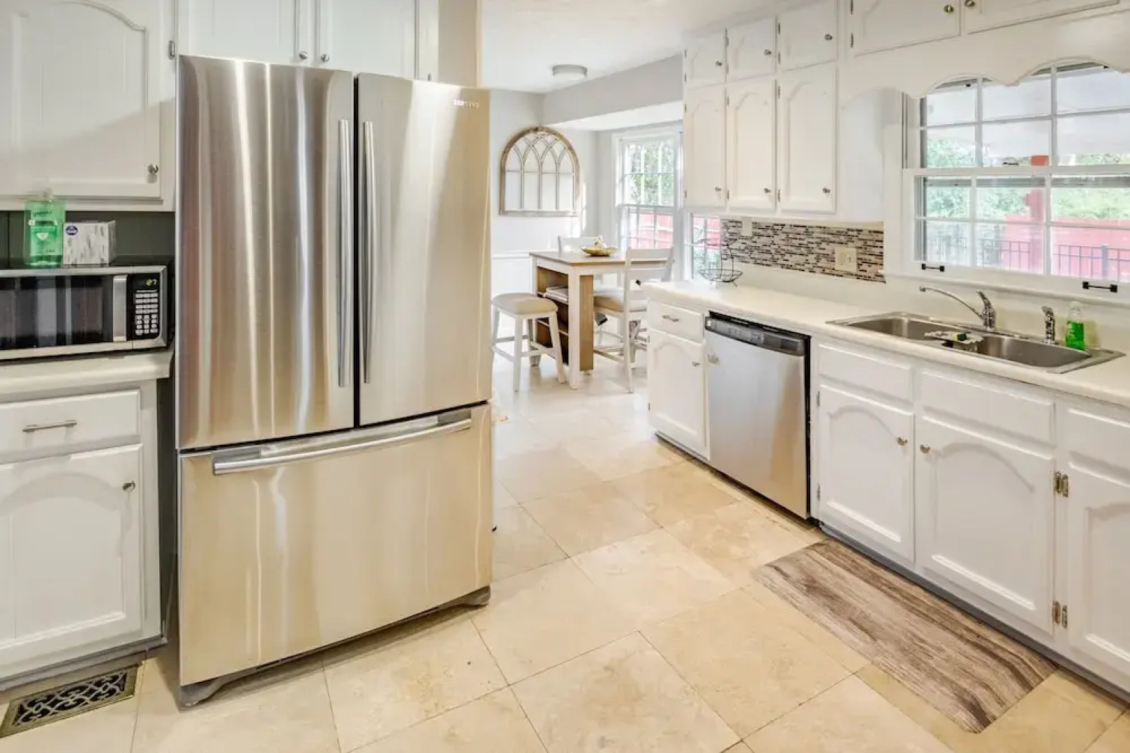 Private Pool Paradise 4 Bedroom Home by RedAwning