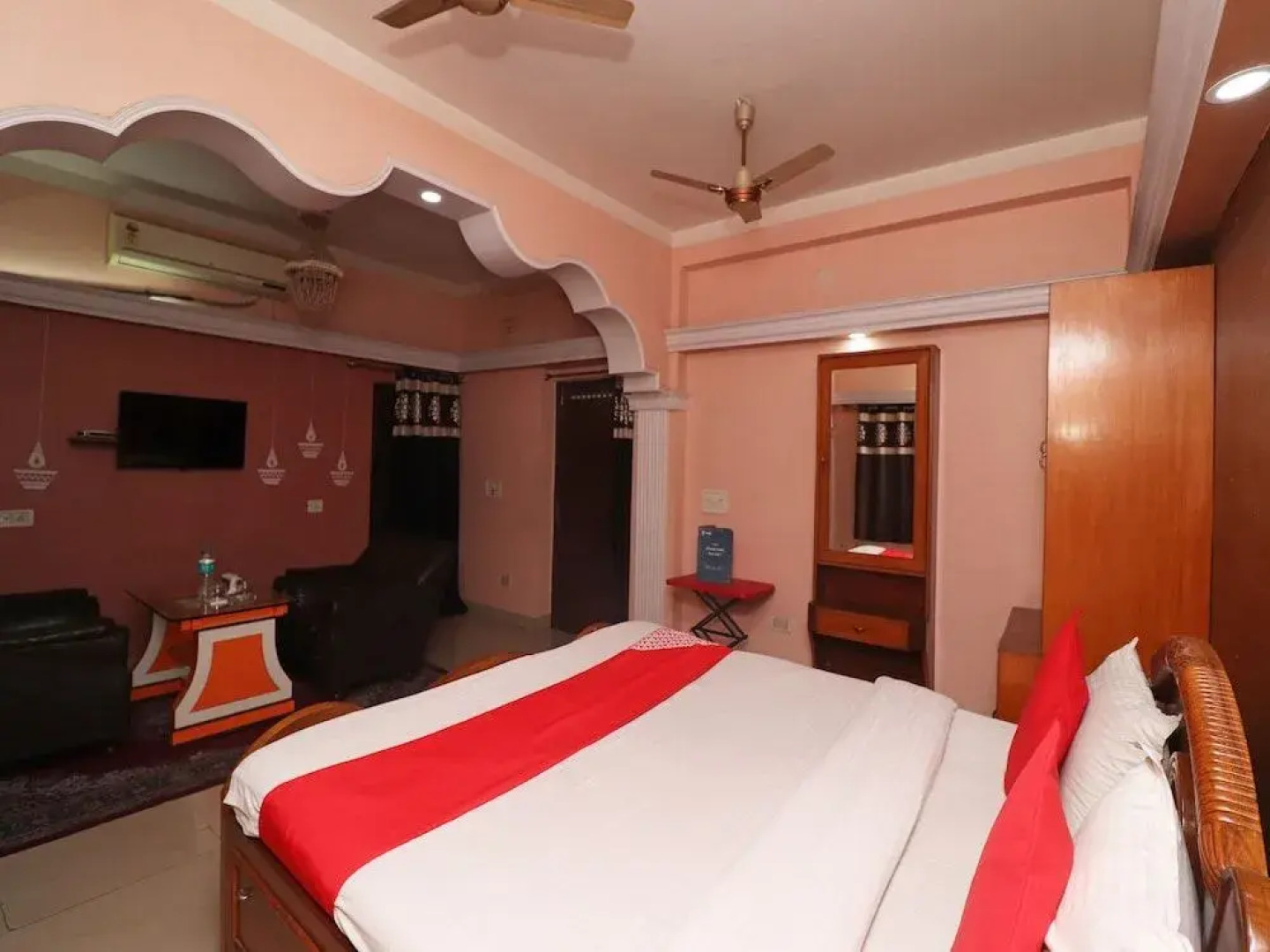 OYO 33455 Hotel Shivam
