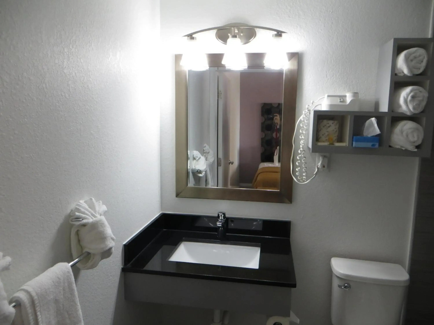 Arya Blu Inn & Suites