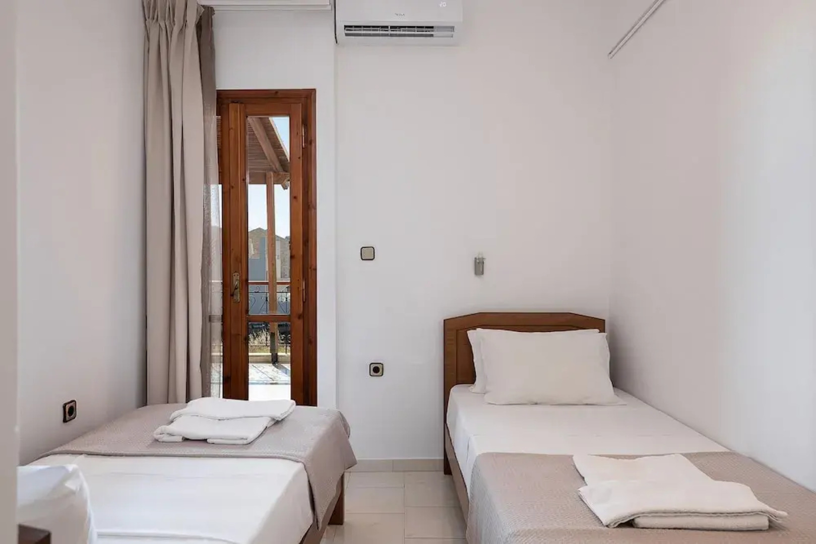 Artemis Marina Apartments