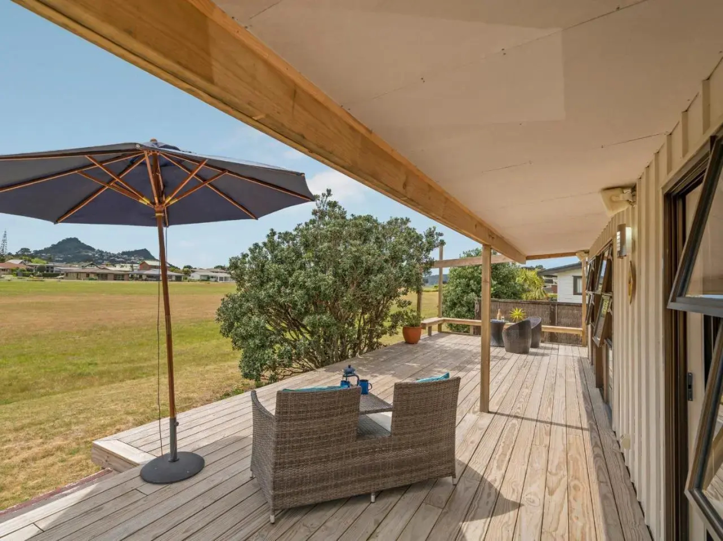 Pilots Rest - Pauanui Airfield Holiday Home