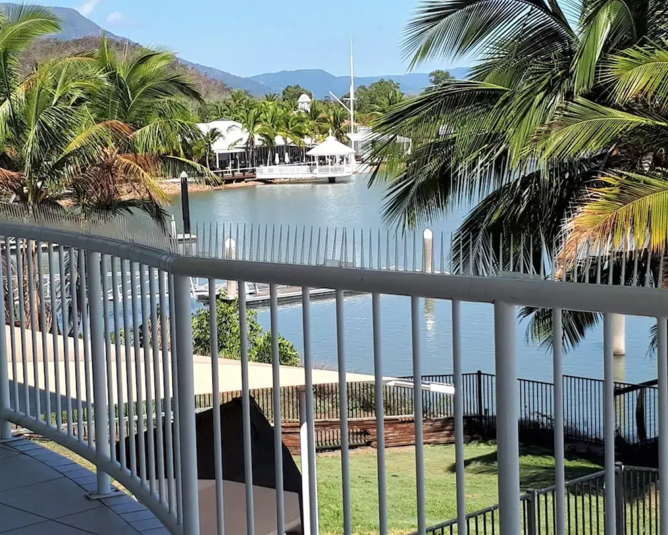Hinchinbrook Harbour Holiday Apartments