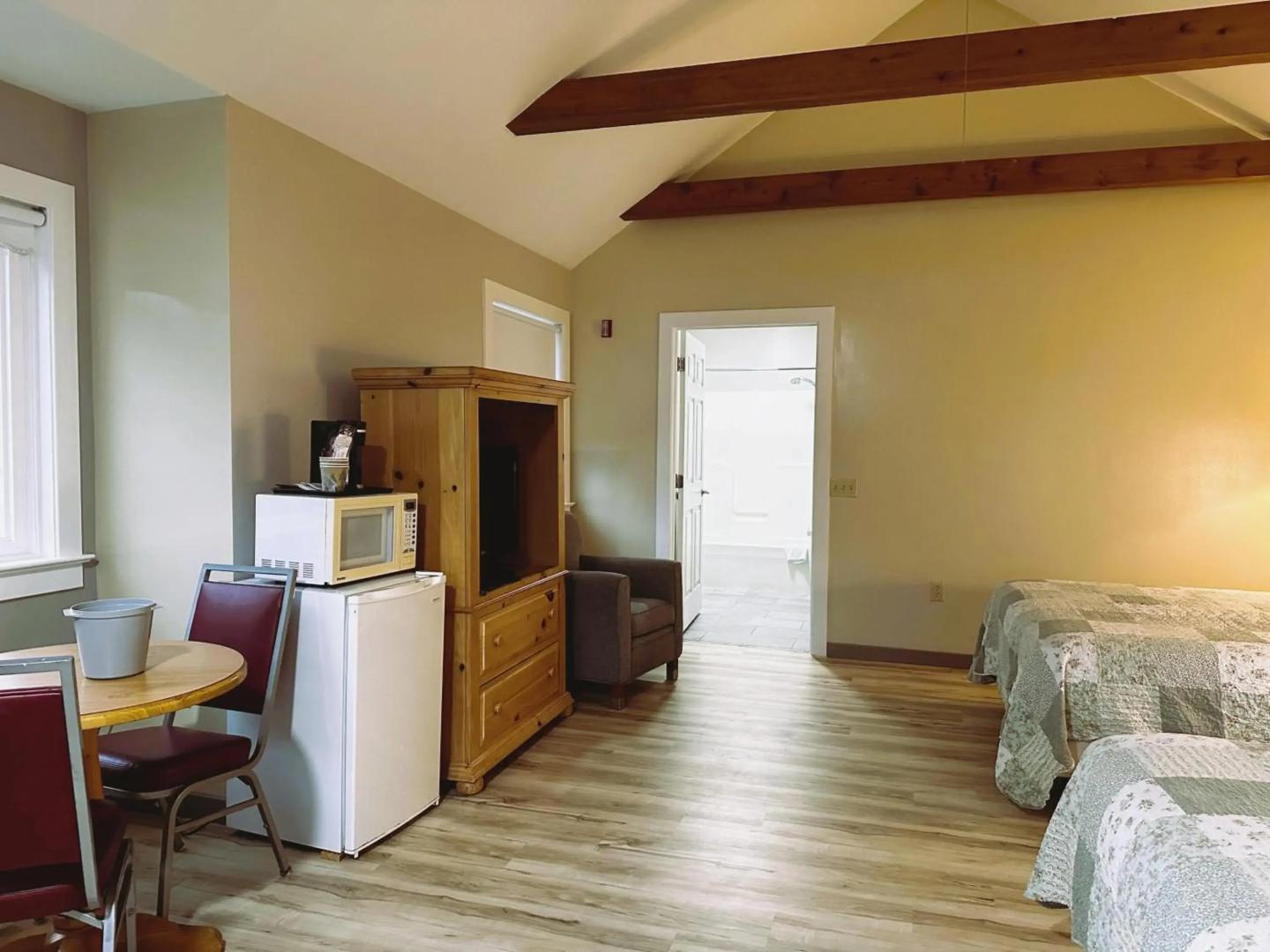 Spruce Lane Lodge and Cottages