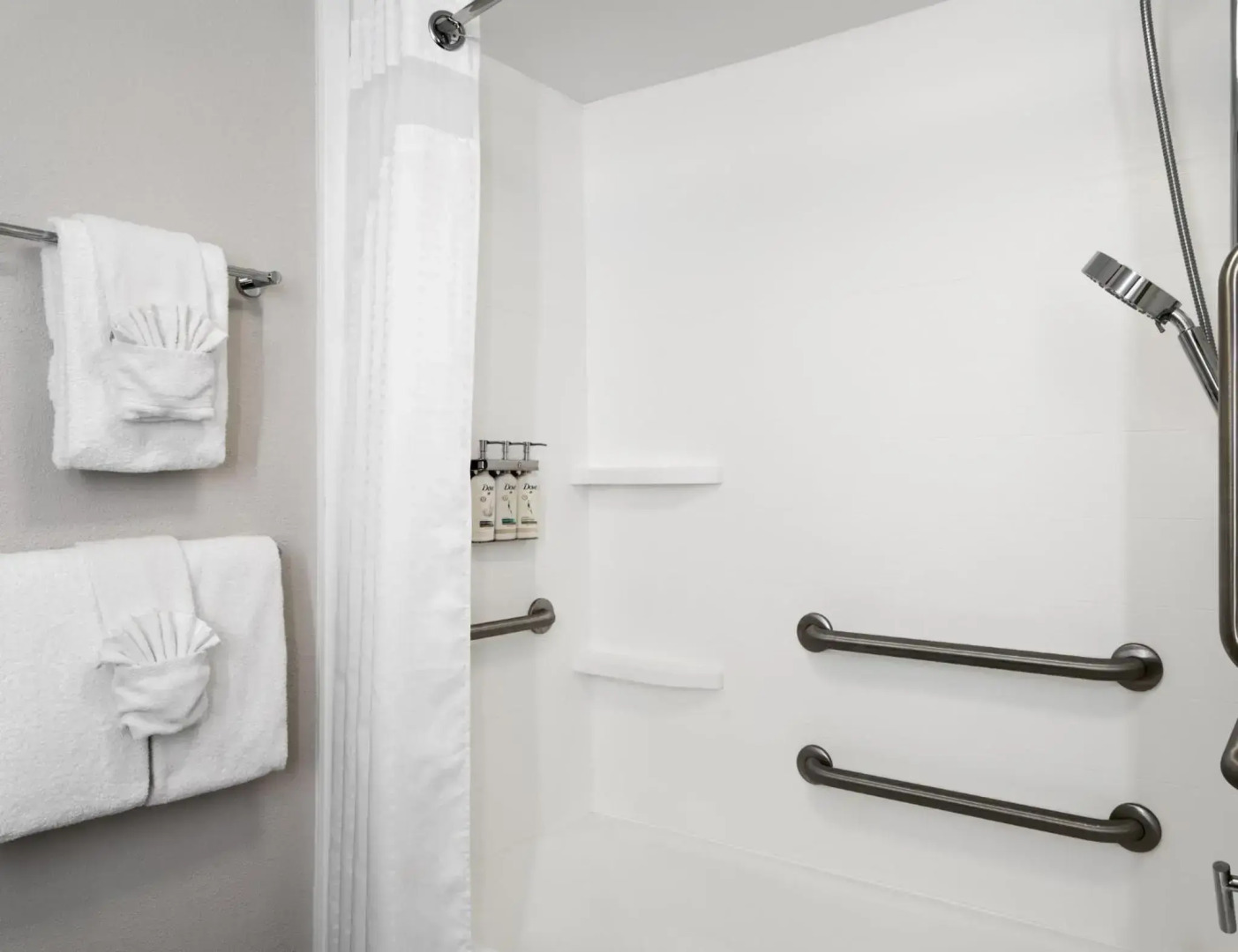 Holiday Inn Express Indianapolis Airport by IHG