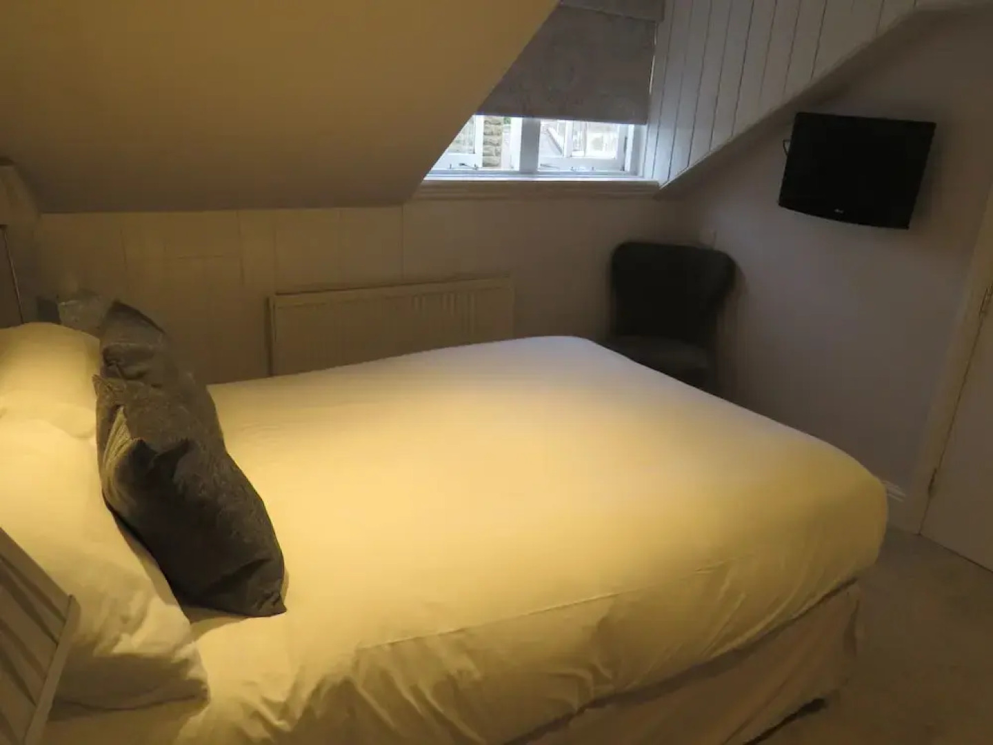 The Station Bar Grill and Rooms