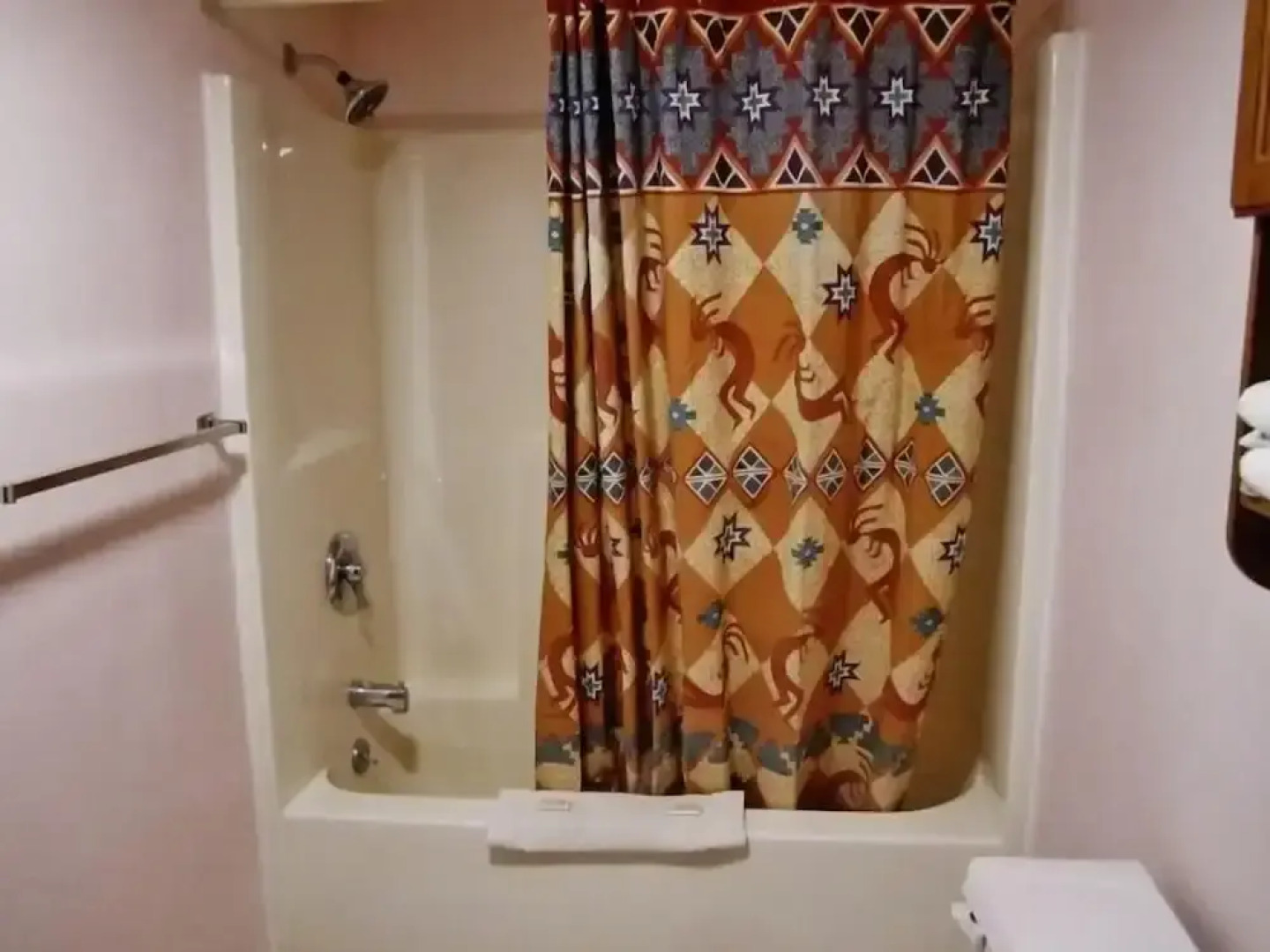 Going-To-The-Sun Inn & Suites