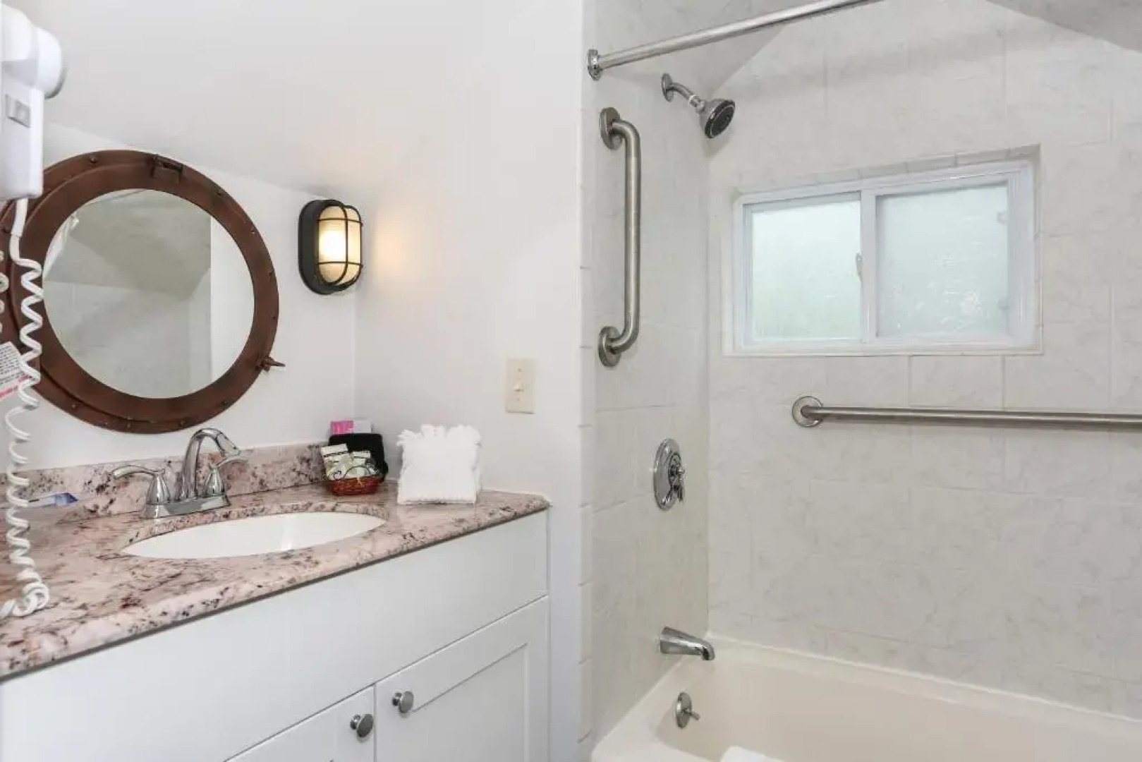 Eagle Wing Inn - Cape Cod