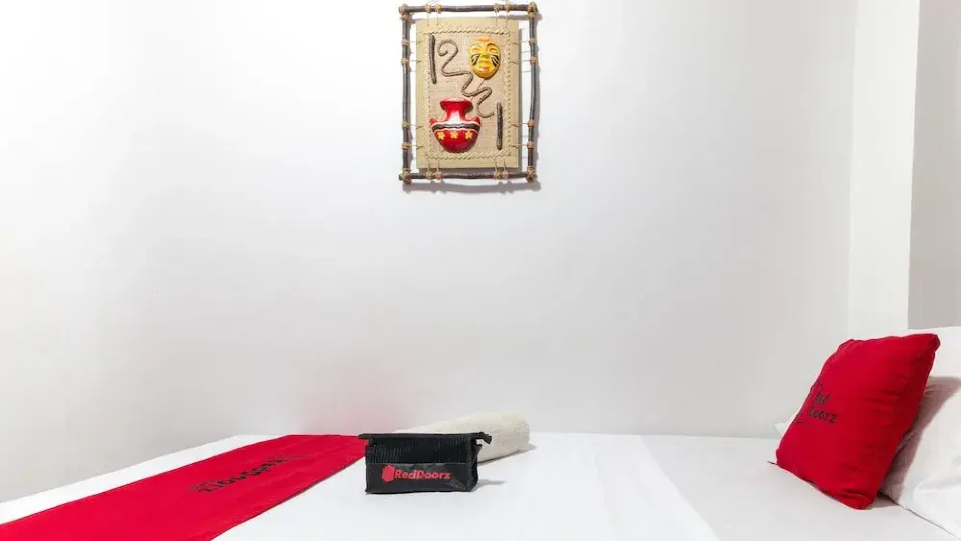 RedDoorz @ Real Street Tacloban