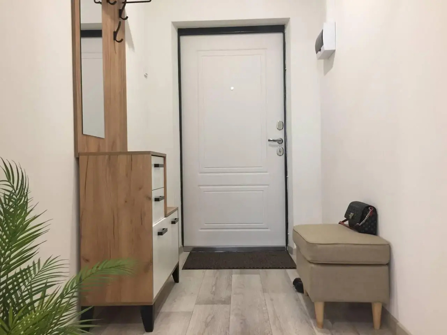 Поделам уютная квартира у арены "Трактор"