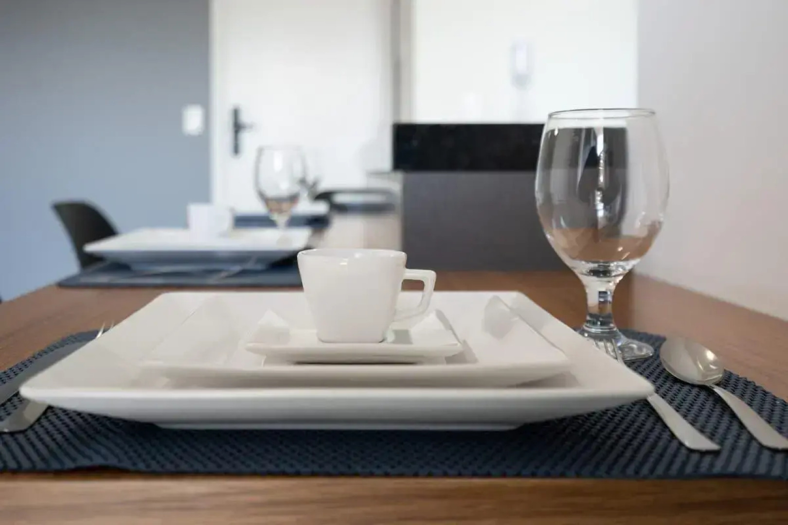 Apartamentos em Bal Piçarras 150 M DA PRAIA com SACADA, WI-FI, PISCINA, PORTARIA 24h, PLAYGROUND e vaga de GARAGEM