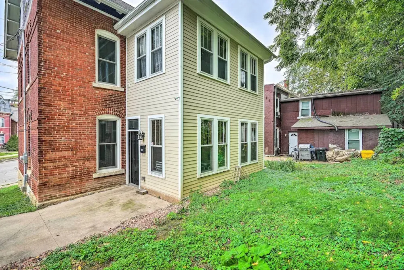 < 1 Mi to Downtown: Historic Dubuque Gem!