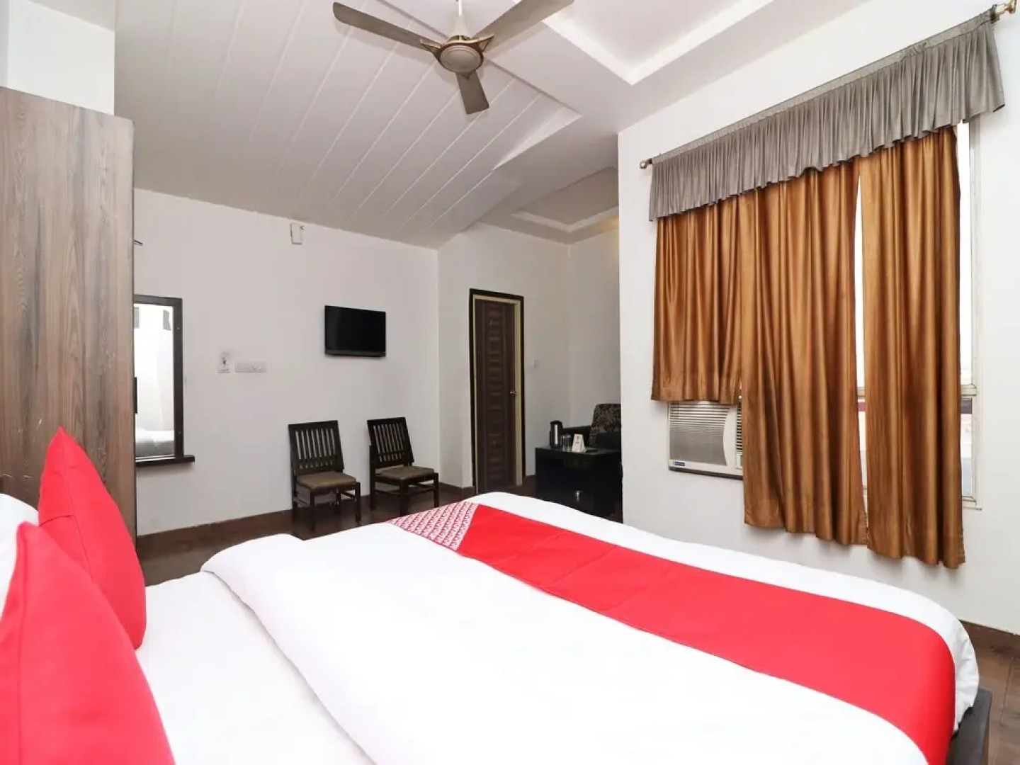 OYO 16592 Hotel Global Inn