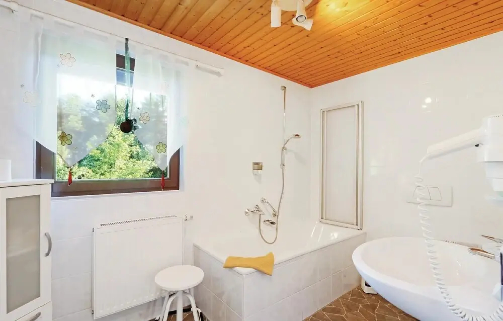 Beautiful Home in Thalfang With 4 Bedrooms