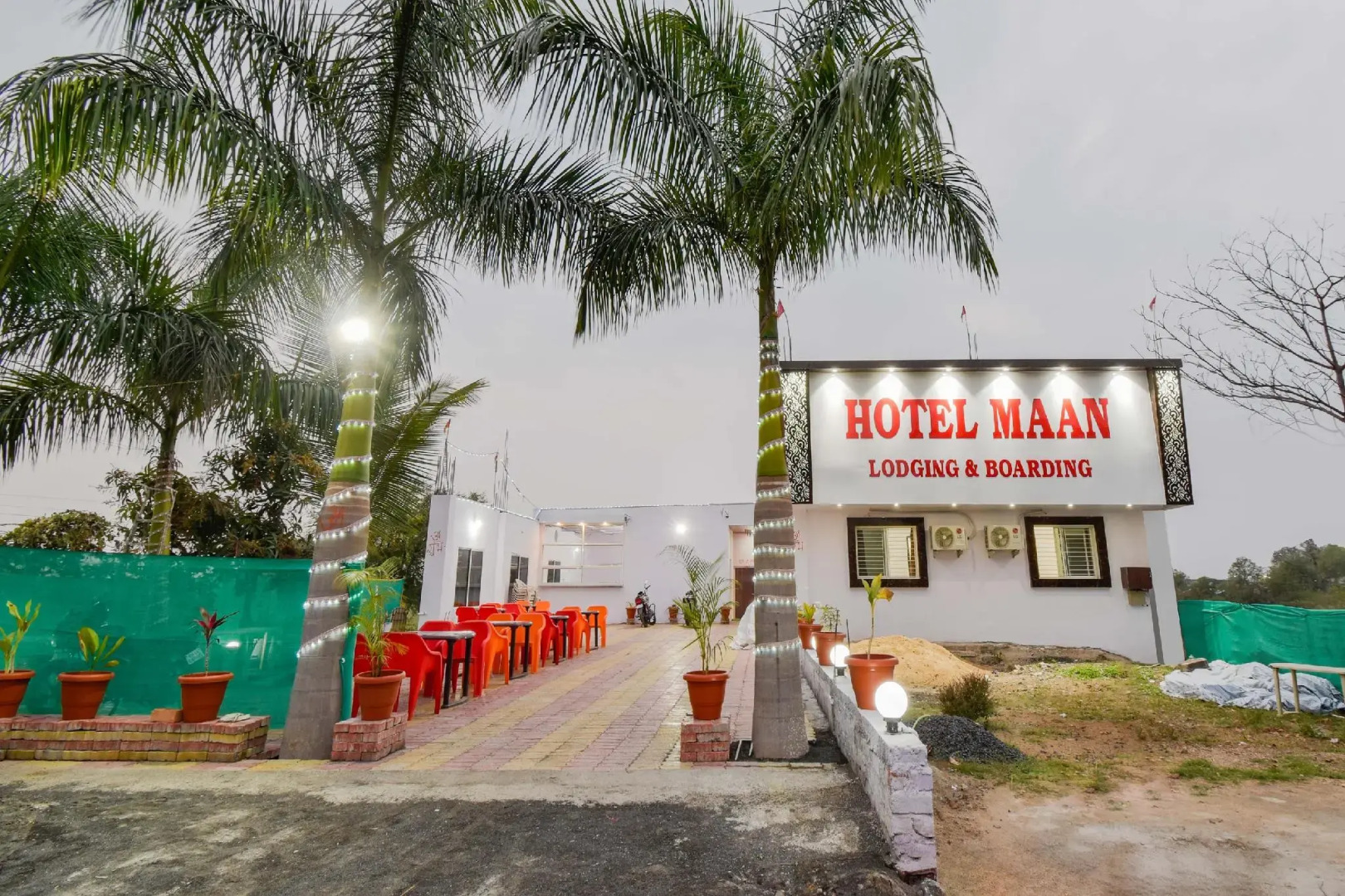 SPOT ON 78925 Hotel Maan Lodging & Boarding