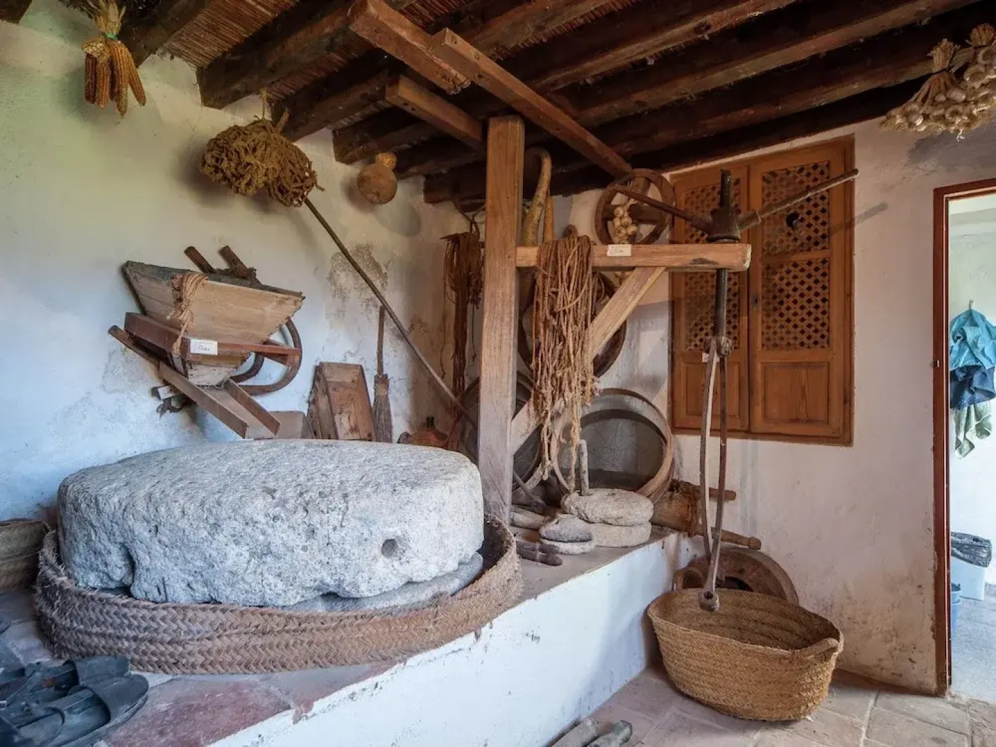 Rustic Cottage in El Padul With Swimming Pool