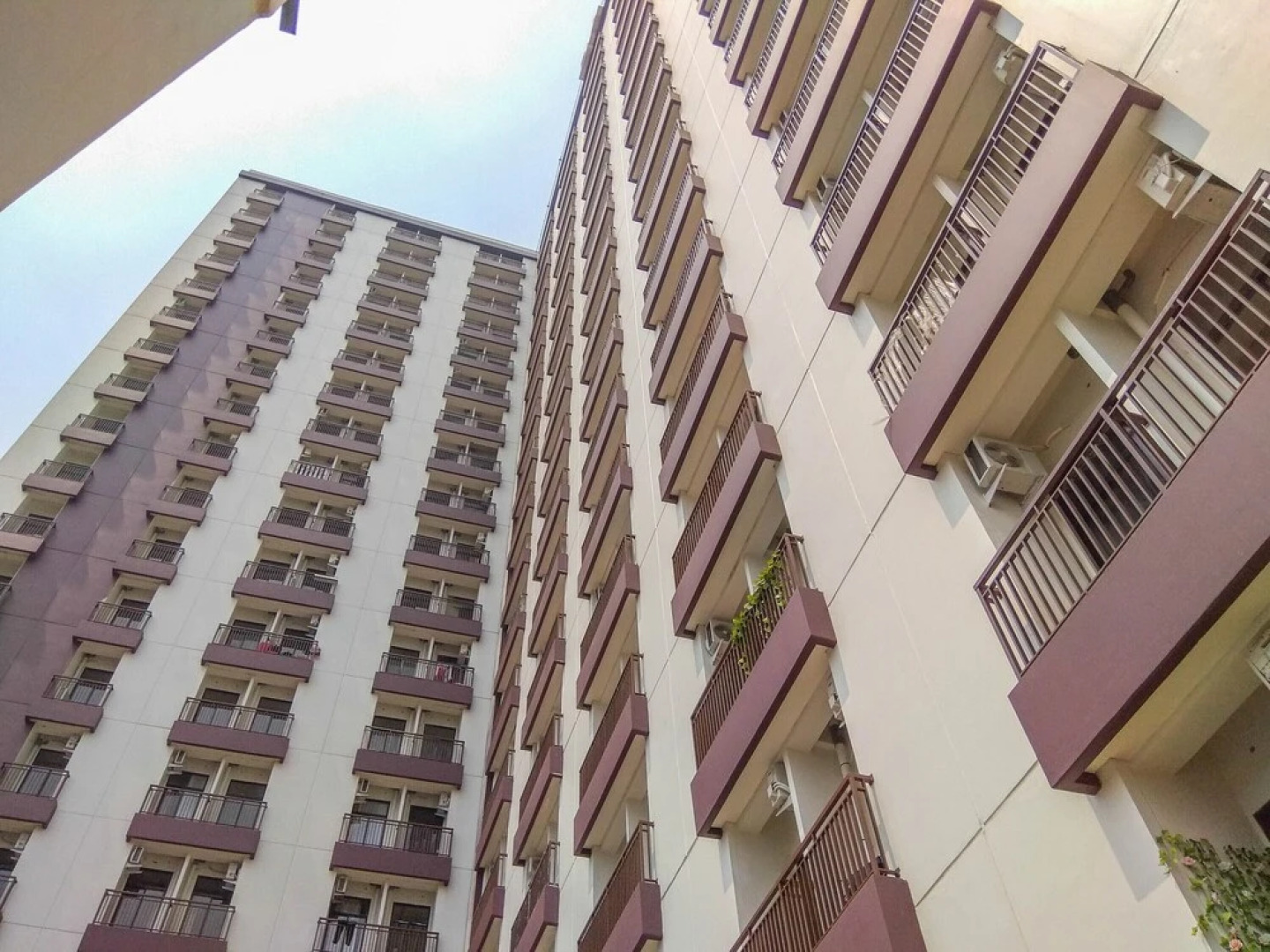 Minimalist and Stylish Studio Dave Apartment By Travelio