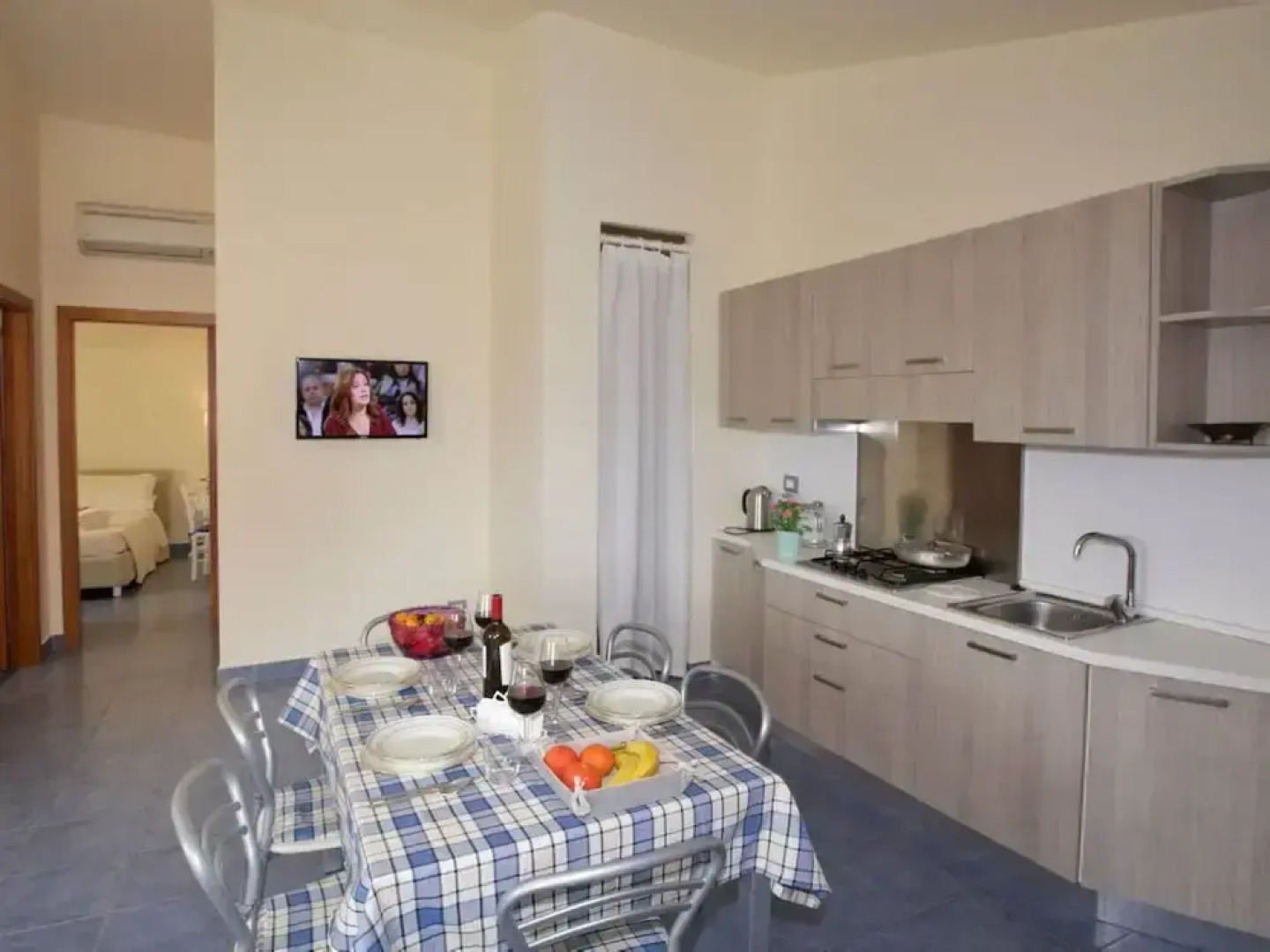 Villa with Salt Water & Heated Pool & Hot Tub near sea